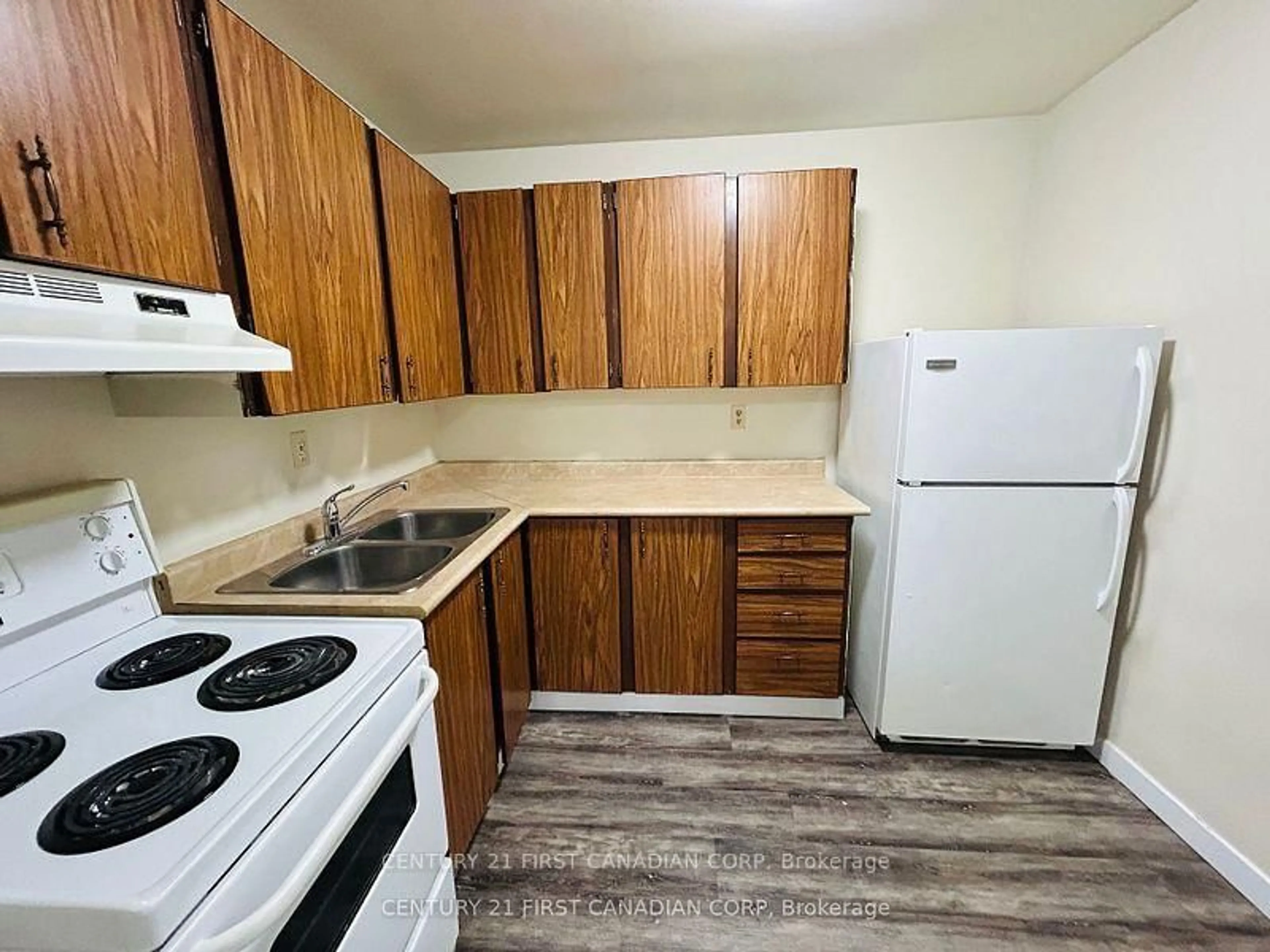 Standard kitchen, unknown for 573 Mornington Ave #1011, London East Ontario N5Y 4T9
