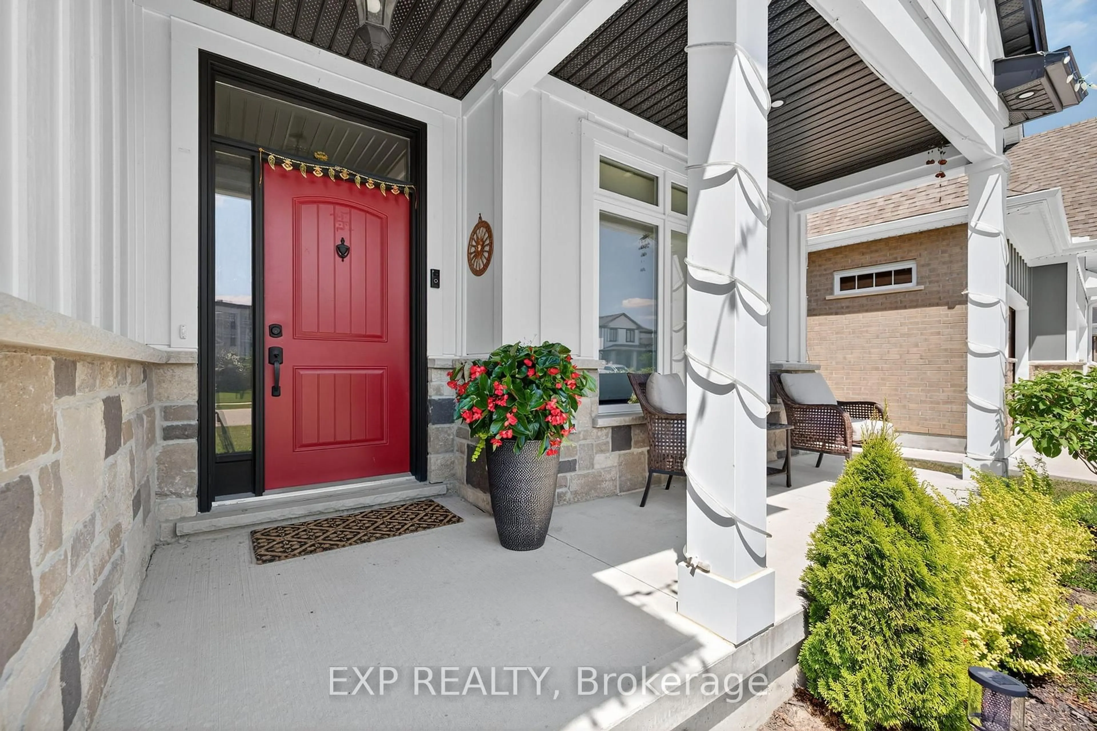 Indoor entryway for 116 Spencer Ave, Lucan Biddulph Ontario N0M 2J0