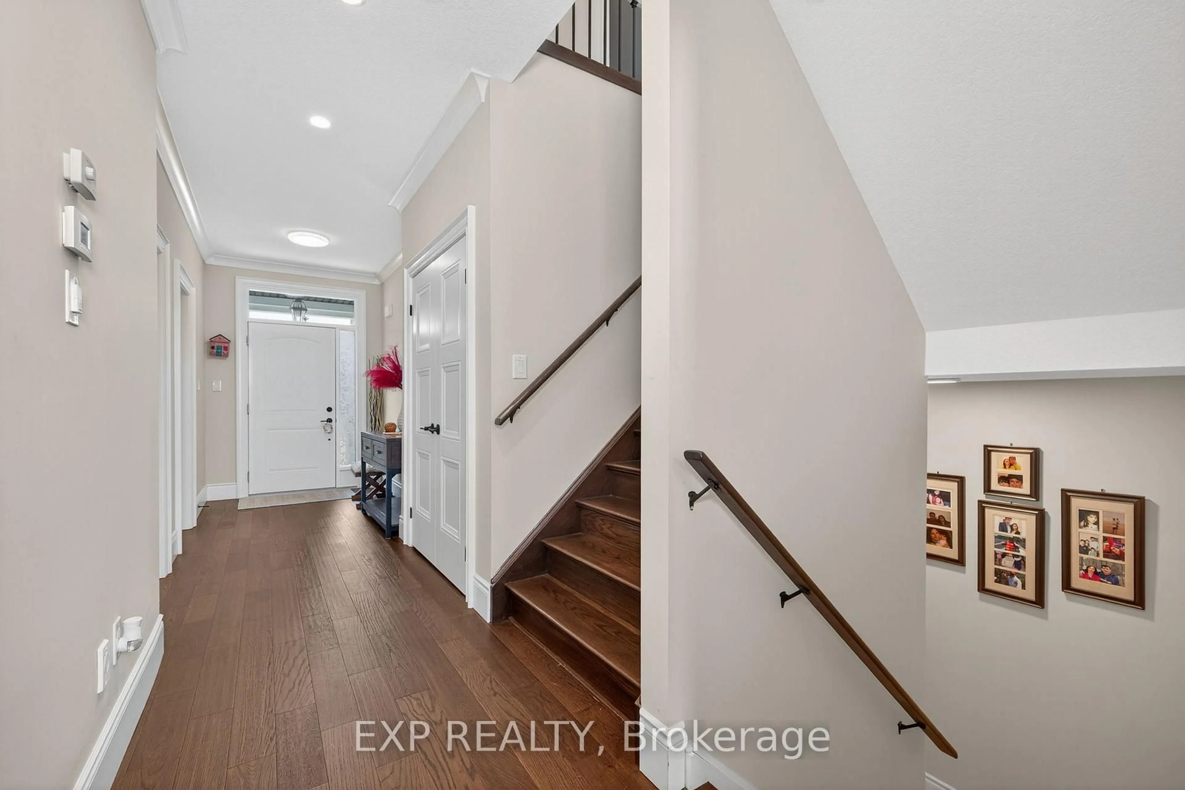 Indoor entryway for 116 Spencer Ave, Lucan Biddulph Ontario N0M 2J0