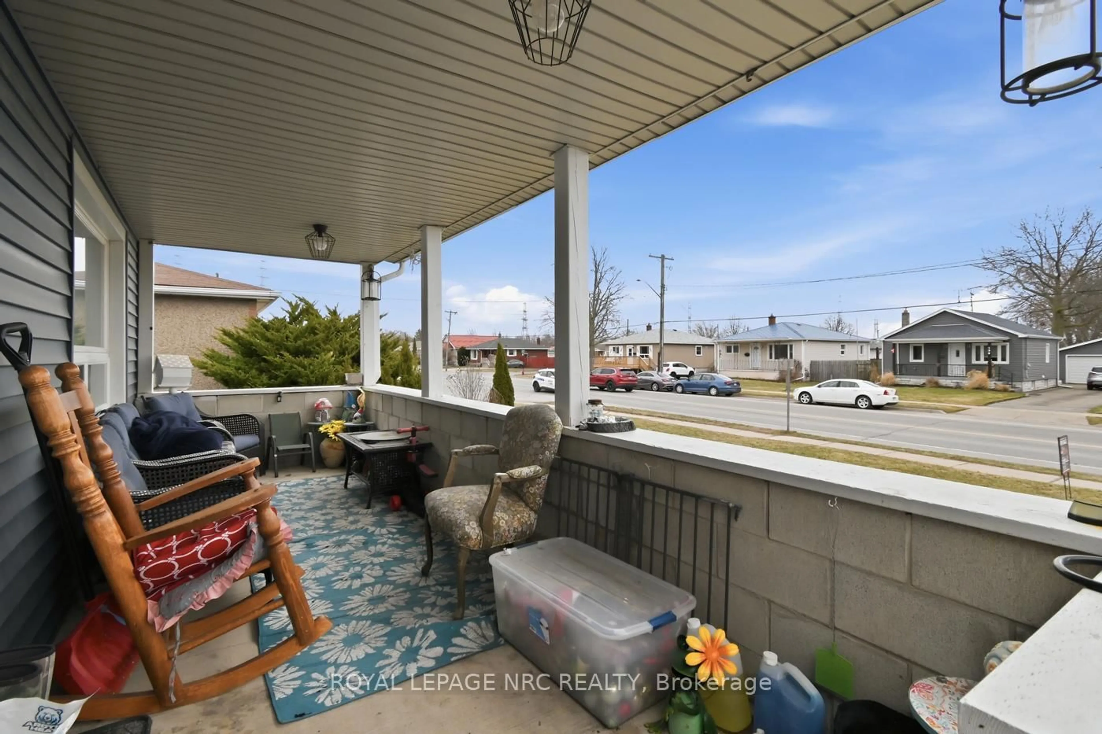 Patio, street for 595 Lincoln St, Welland Ontario L3B 4R1