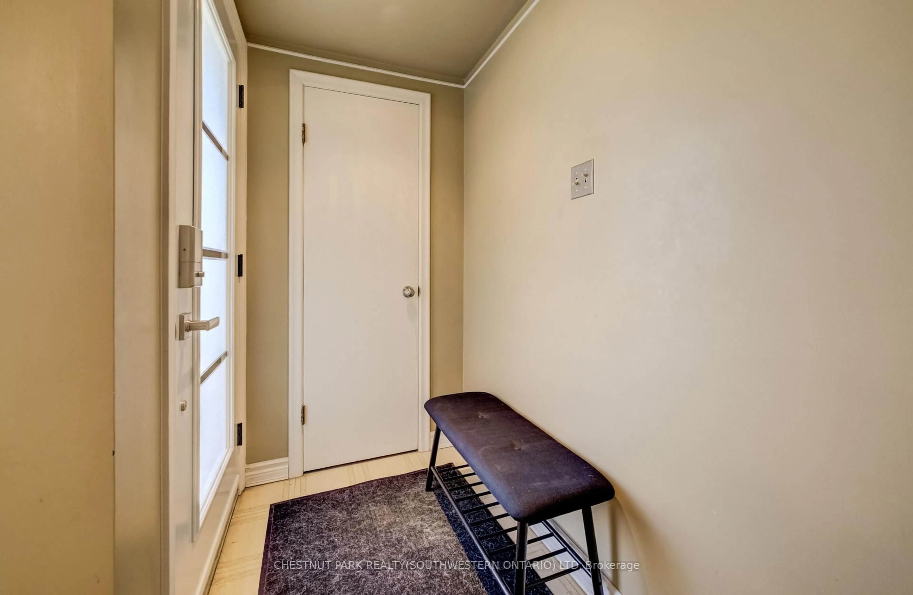 Indoor entryway for 588 Krug St, Kitchener Ontario N2B 1L7