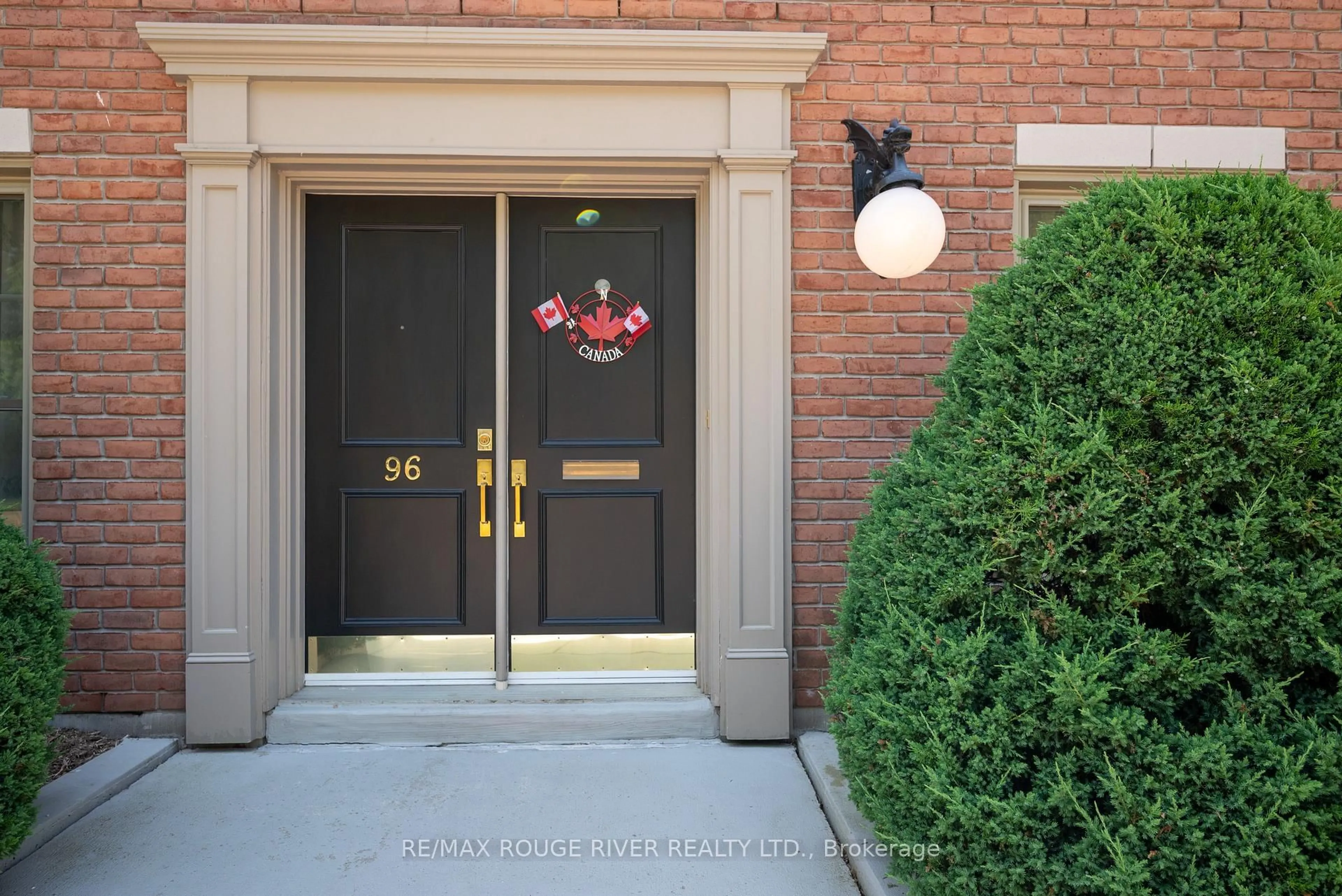Indoor entryway for 96 MARIA'S Quay, Cobourg Ontario K9A 5R6
