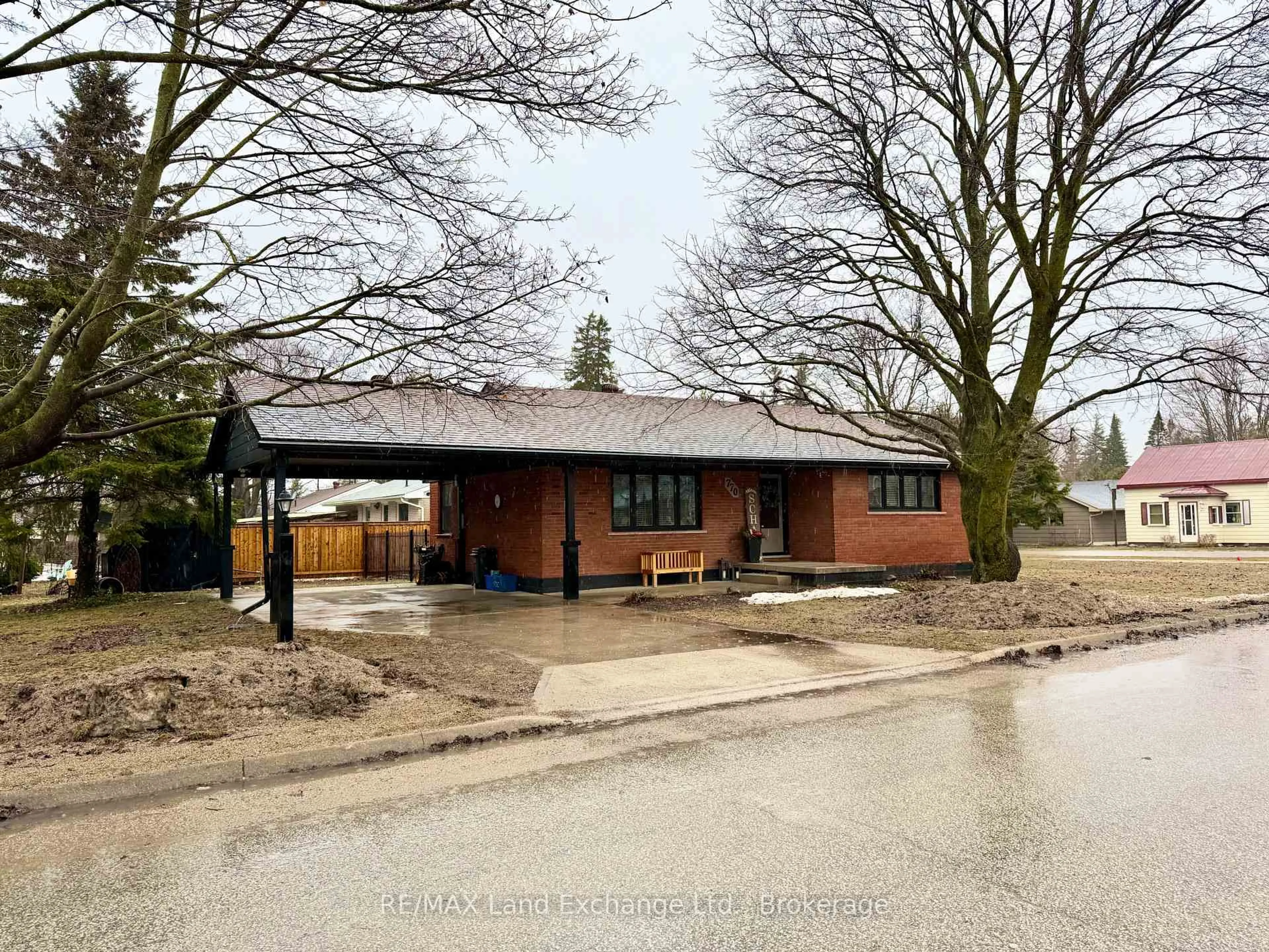 A pic from outside/outdoor area/front of a property/back of a property/a pic from drone, street for 770 Bricker St, Saugeen Shores Ontario N0H 2C3