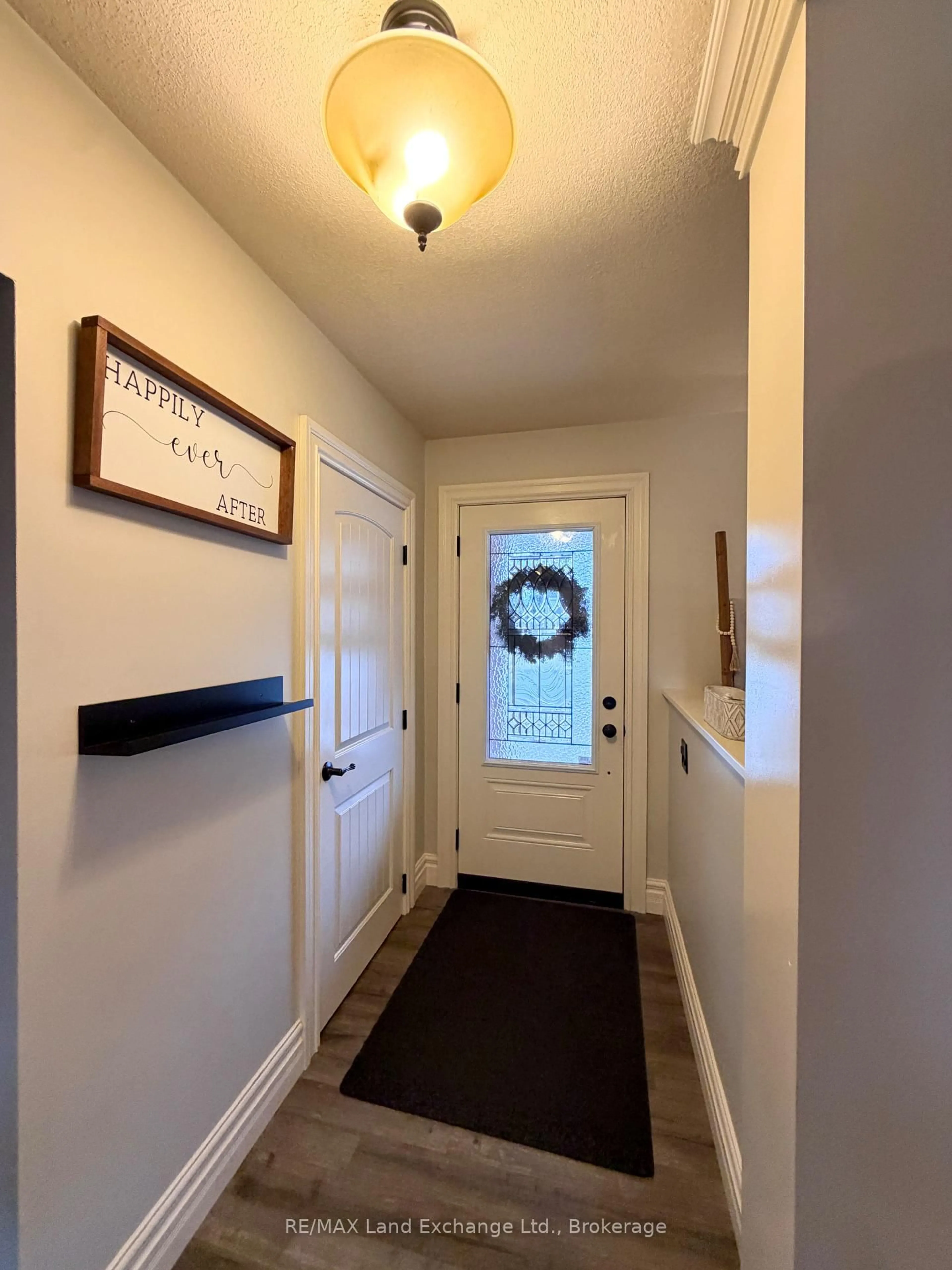Indoor entryway for 770 Bricker St, Saugeen Shores Ontario N0H 2C3