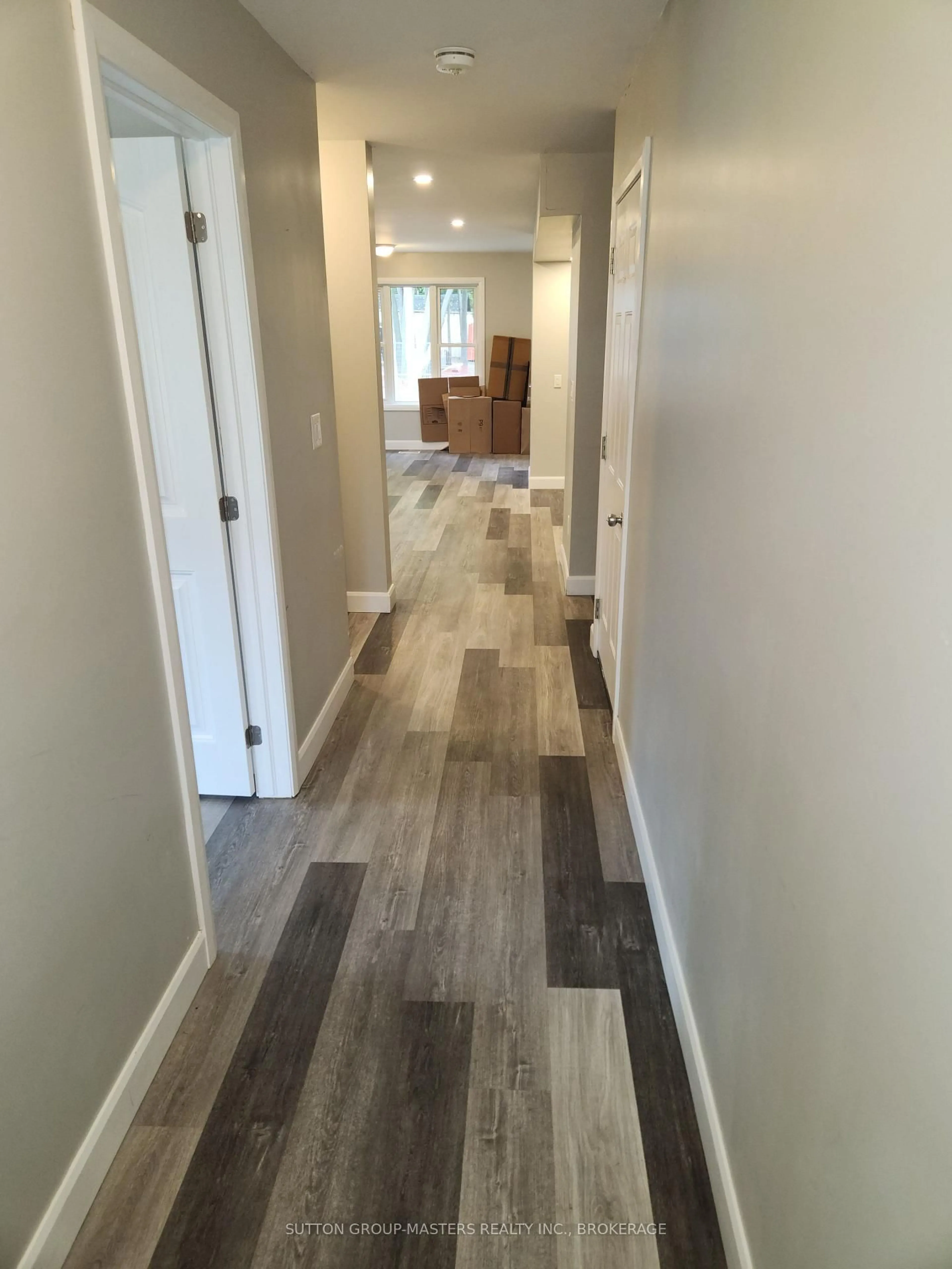Indoor entryway for 68 Hickory St, Gananoque Ontario K7G 2P5