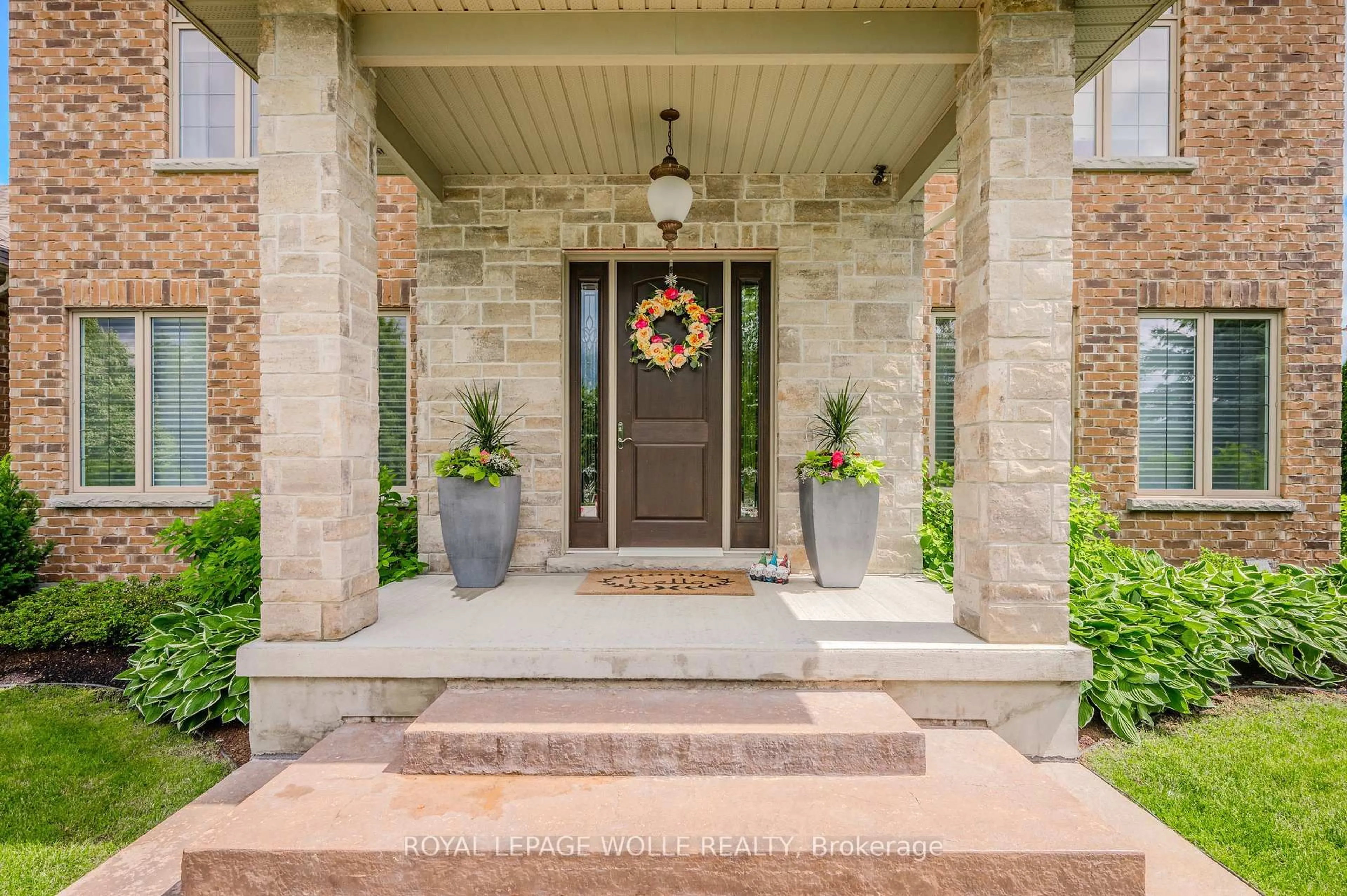 Indoor entryway for 23 Highgrove Crt, Cambridge Ontario N3H 4R8