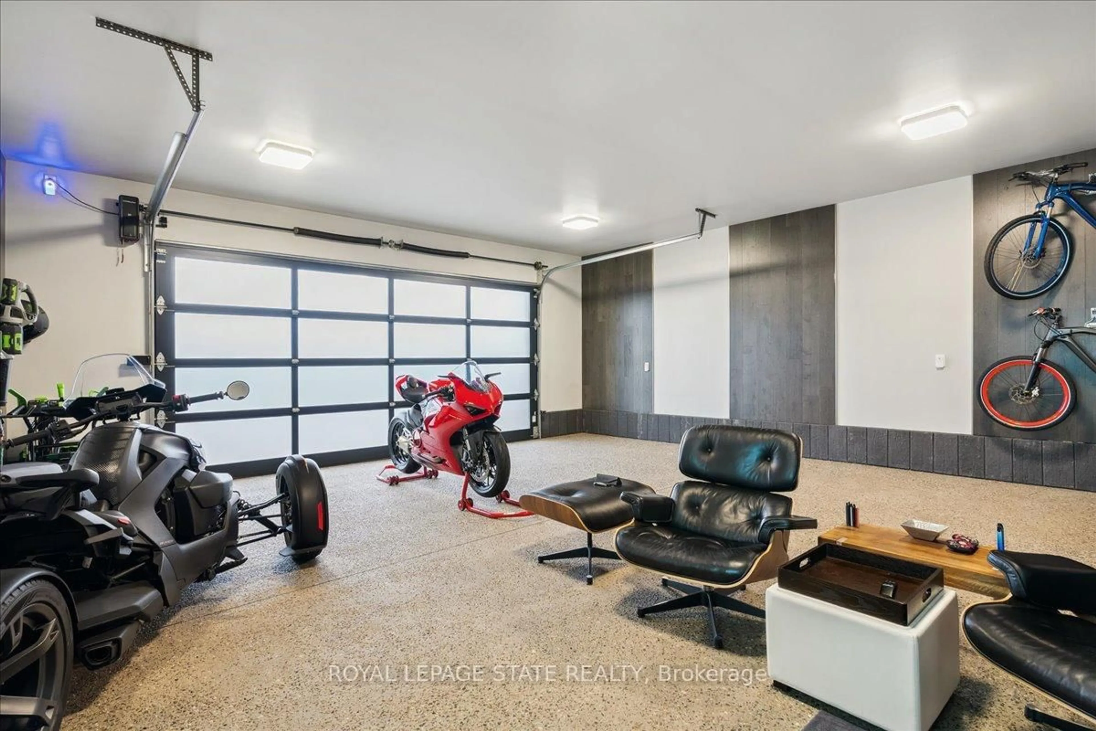 Indoor garage for 137 New Lakeshore Rd, Norfolk Ontario N0A 1N3