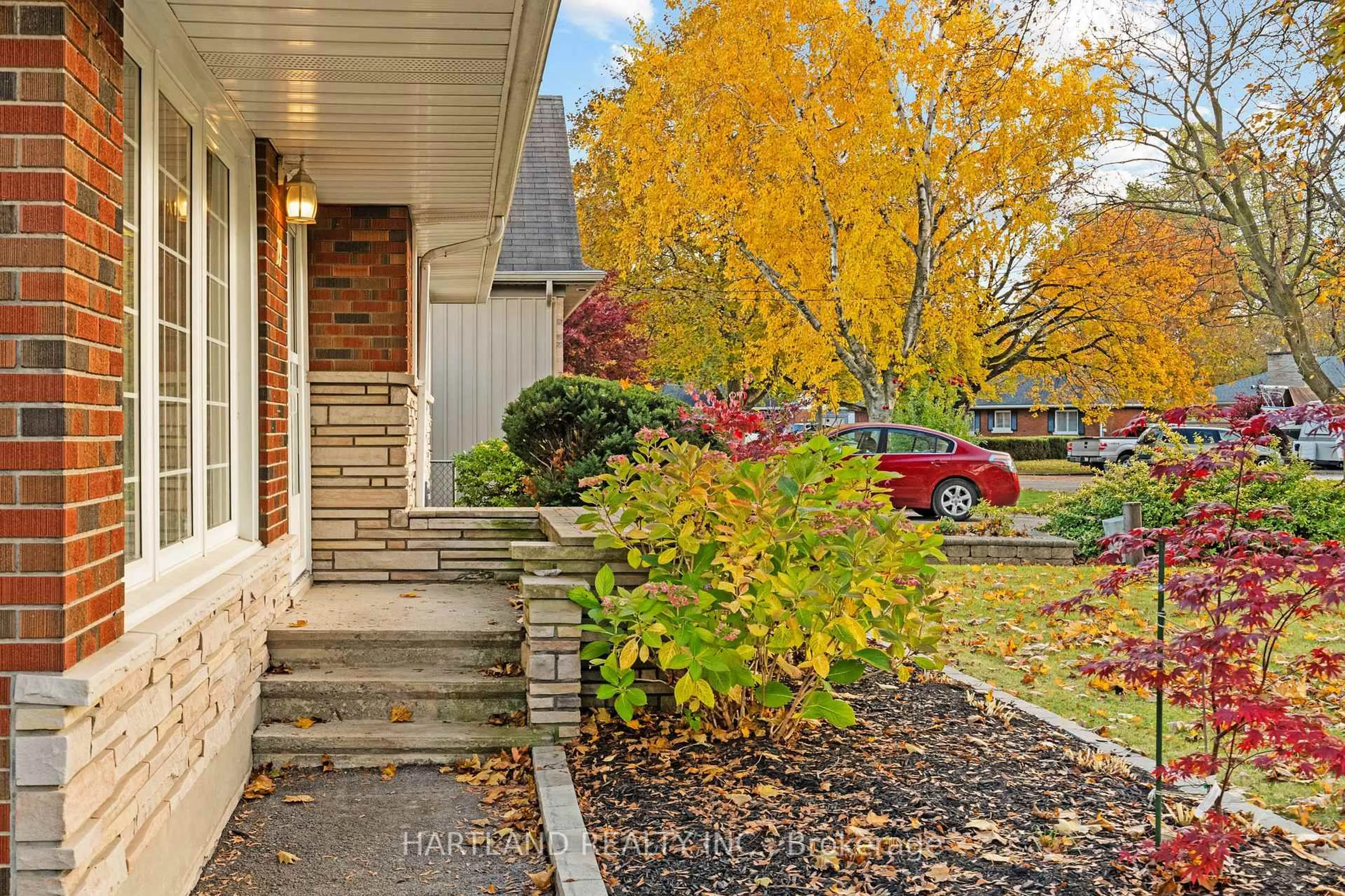 Unknown for 19 KENWORTH Dr, St. Catharines Ontario L2M 4S4