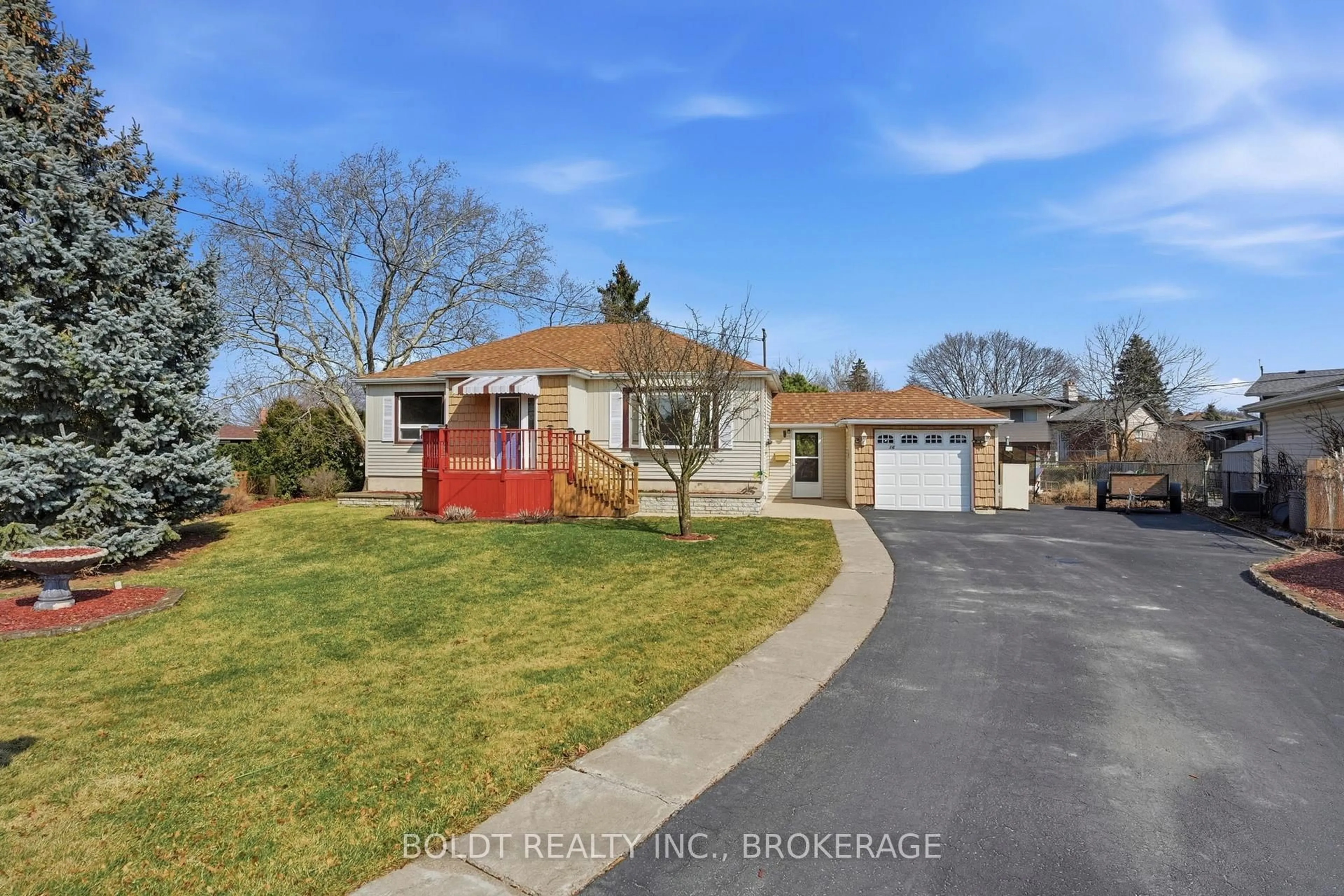 A pic from outside/outdoor area/front of a property/back of a property/a pic from drone, street for 16 Grammar Ave, St. Catharines Ontario L2N 3L3