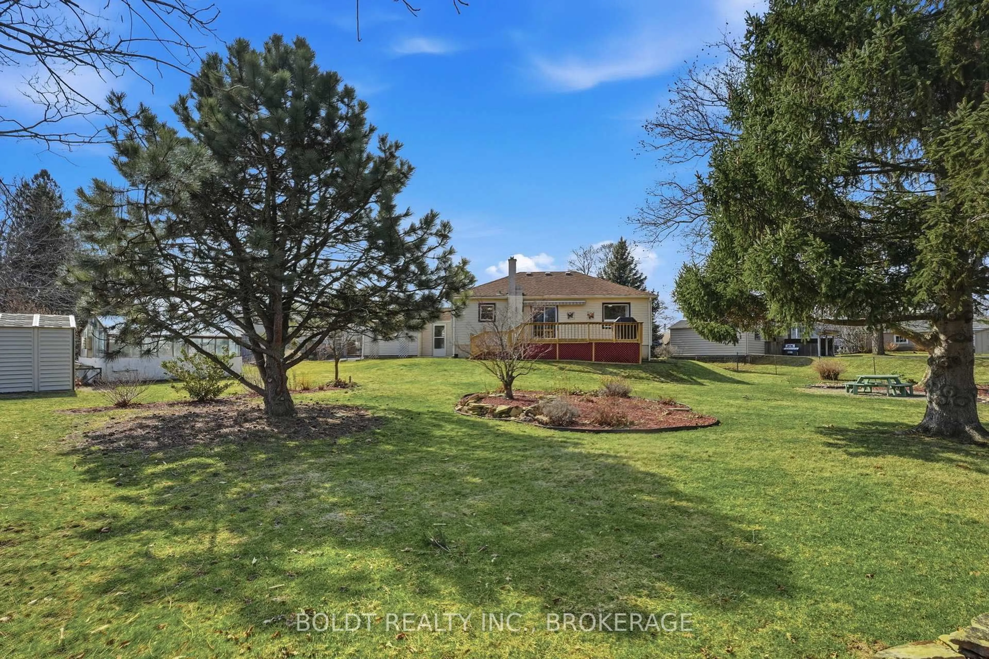 A pic from outside/outdoor area/front of a property/back of a property/a pic from drone, water/lake/river/ocean view for 16 Grammar Ave, St. Catharines Ontario L2N 3L3