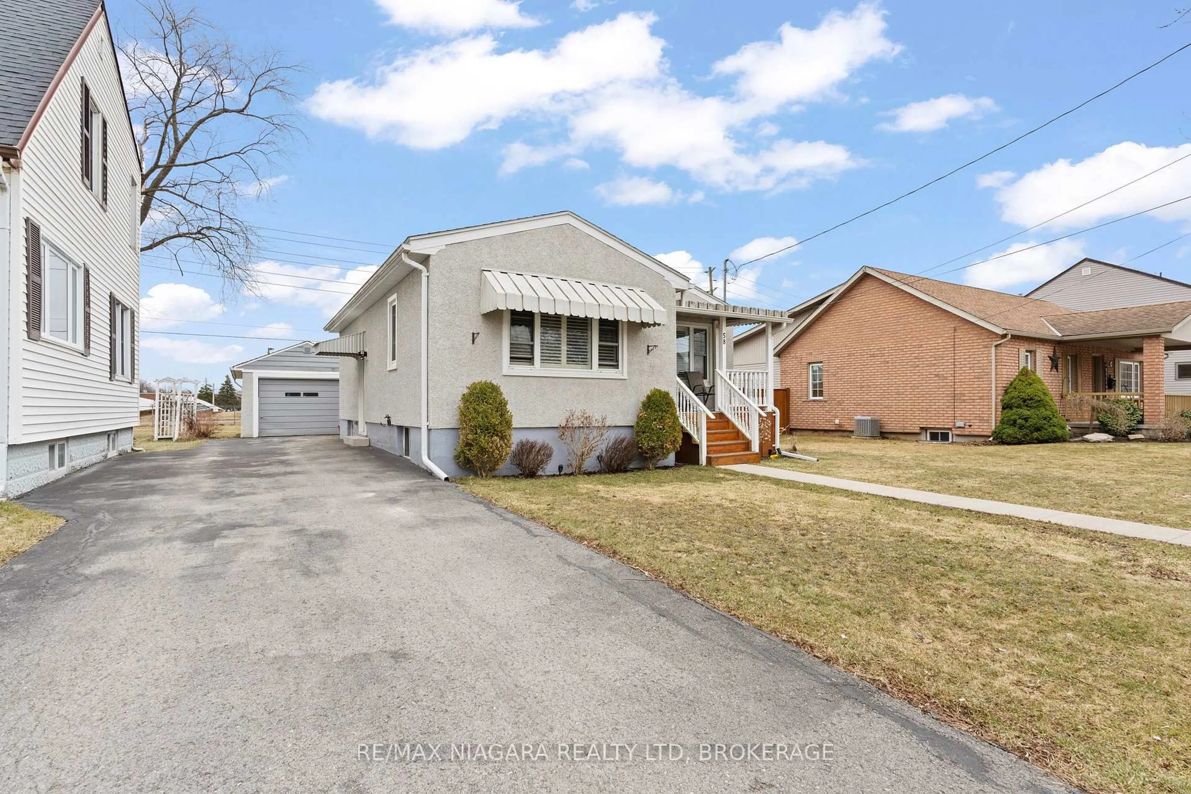 Home with vinyl exterior material, street for 58 Harold Ave, Welland Ontario L3B 1J5