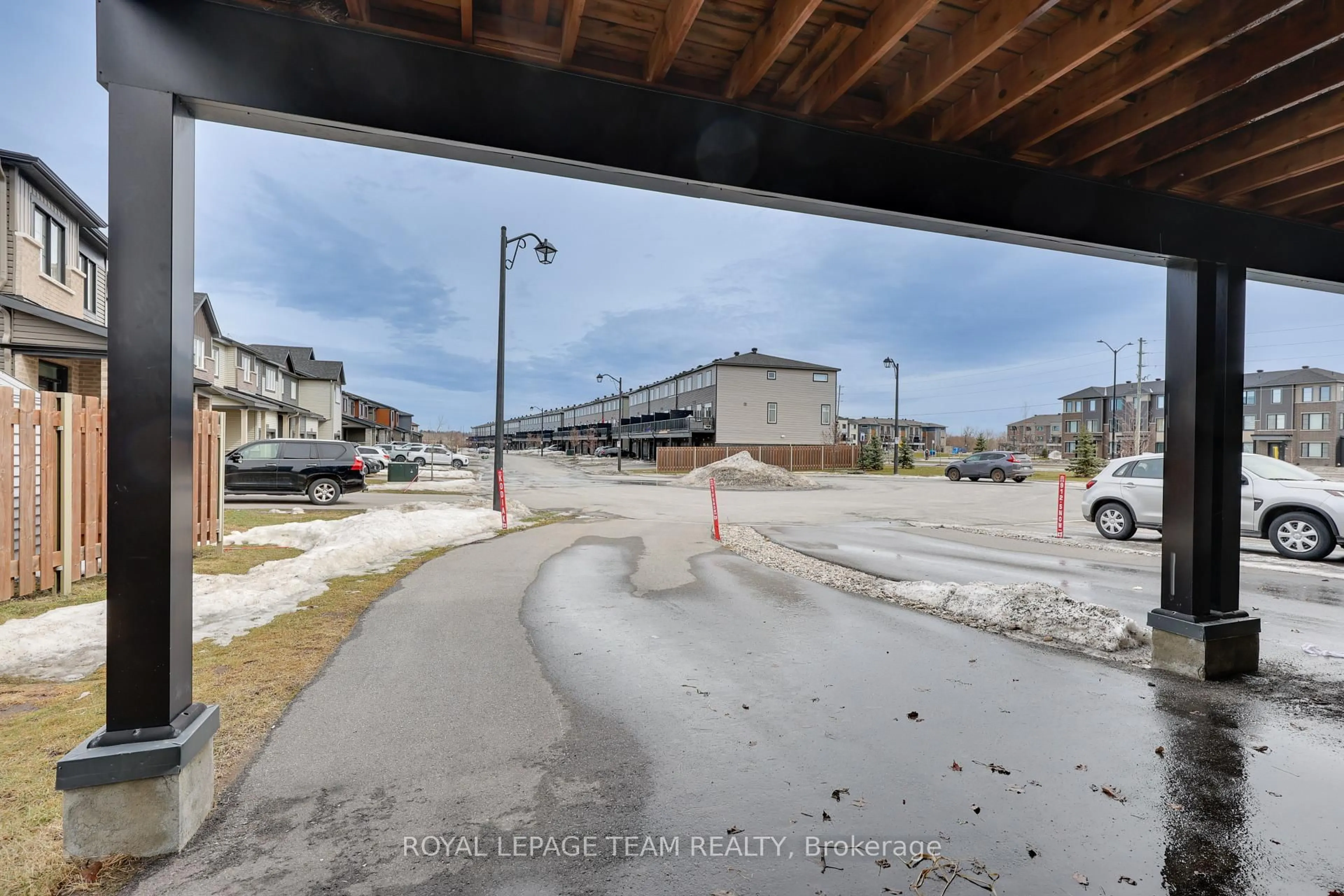 Blurry image for 1140 Speedvale Crt, Kanata Ontario K2T 0P5