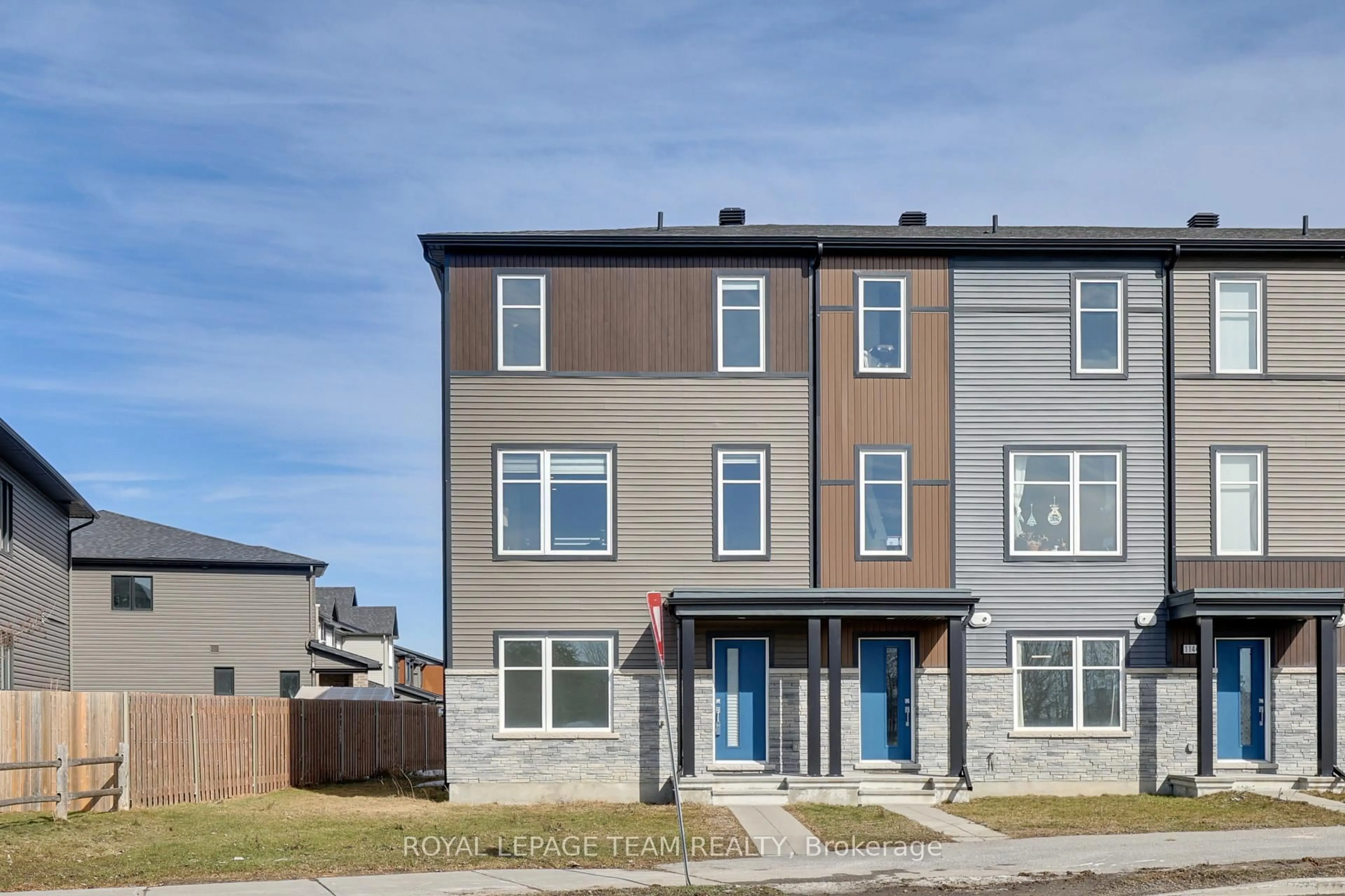 Home with vinyl exterior material, street for 1140 Speedvale Crt, Kanata Ontario K2T 0P5