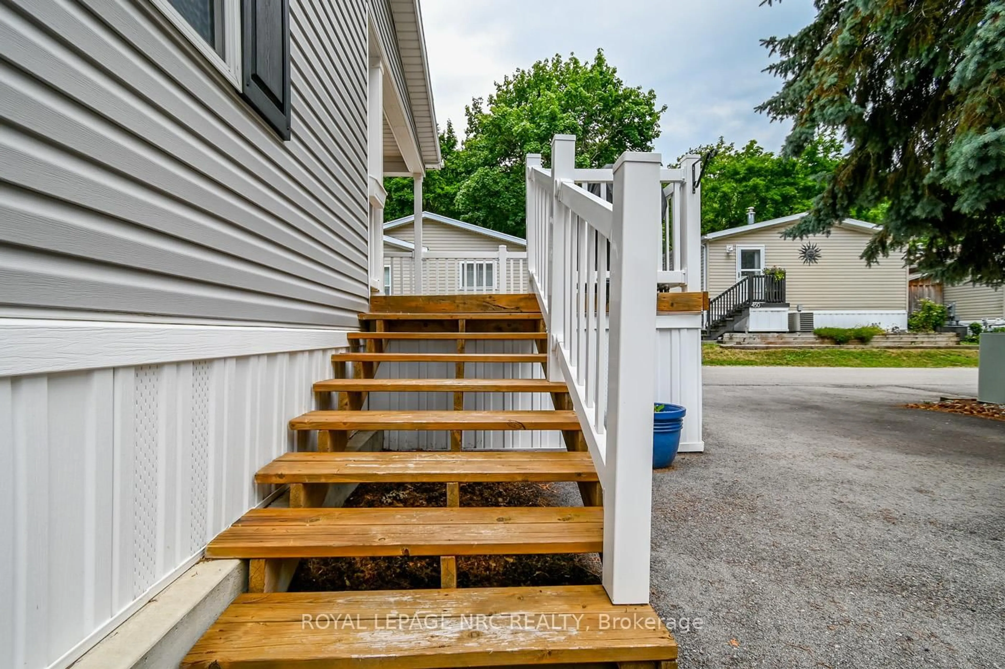 Stairs for 23 Four Mile Creek Rd #440, Niagara-on-the-Lake Ontario L0S 1J1