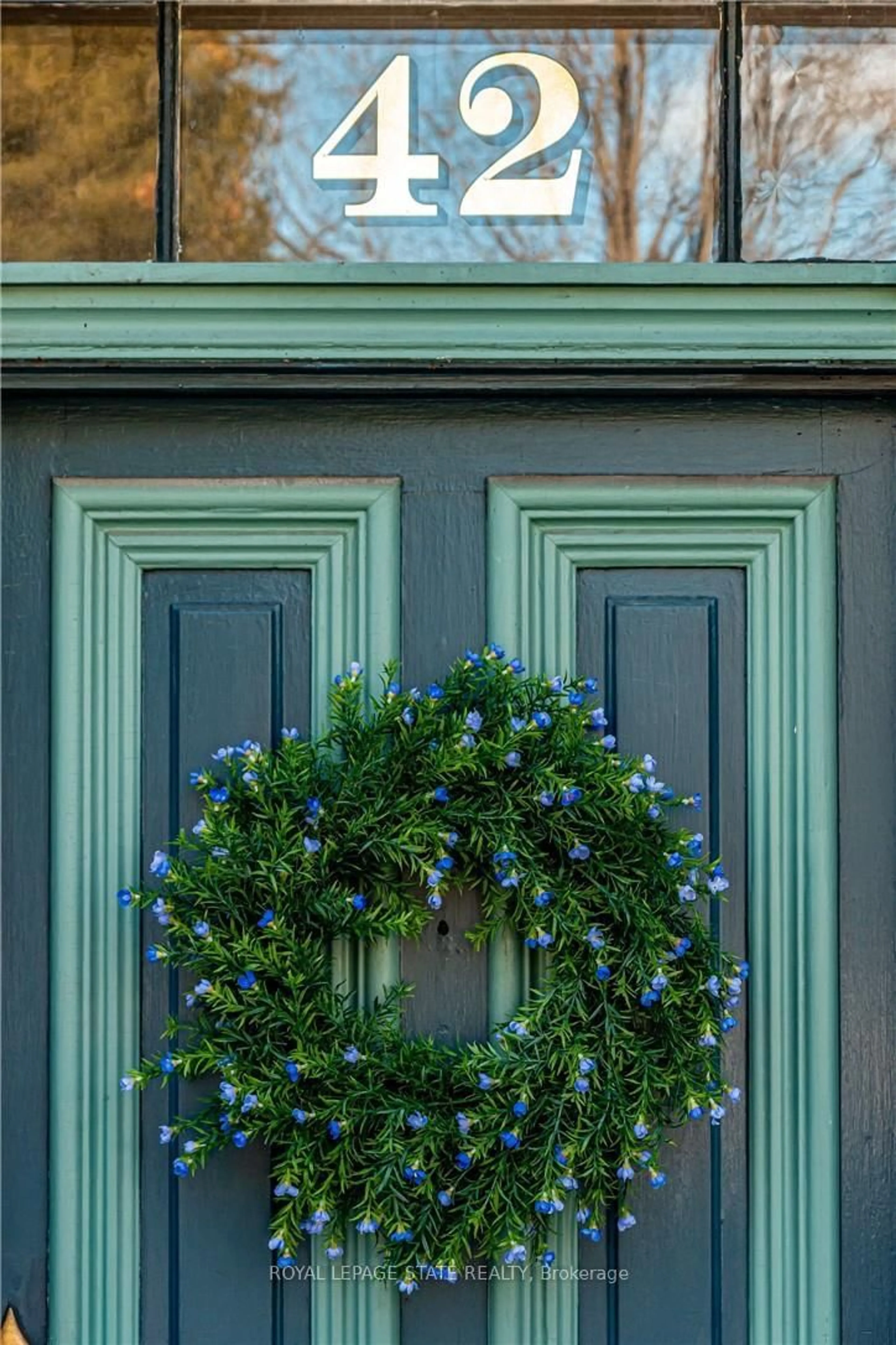 Home with vinyl exterior material, street for 42 Melville St, Hamilton Ontario L9H 1Z8