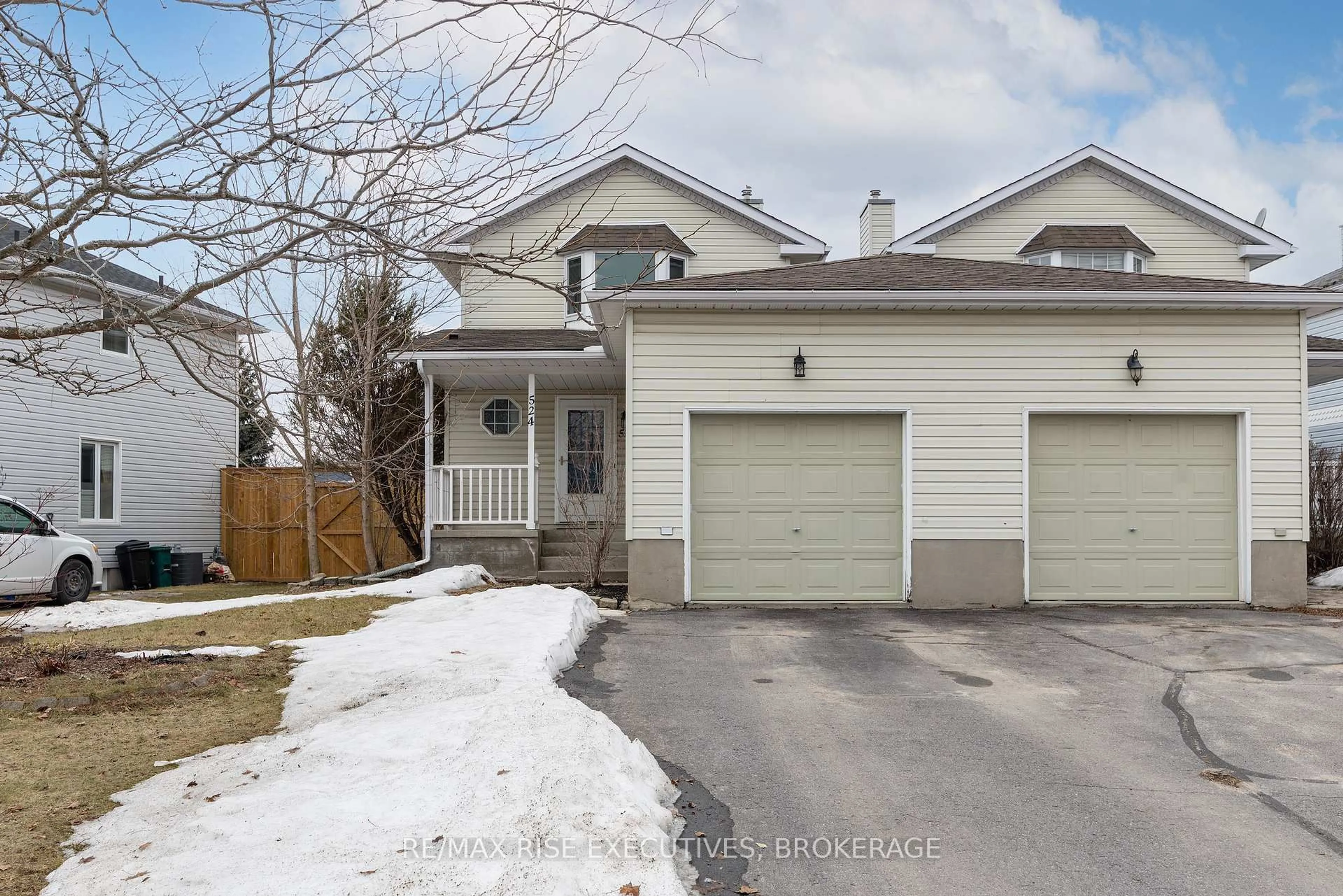 A pic from outside/outdoor area/front of a property/back of a property/a pic from drone, street for 524 Grandtrunk Ave, Kingston Ontario K7M 8P6