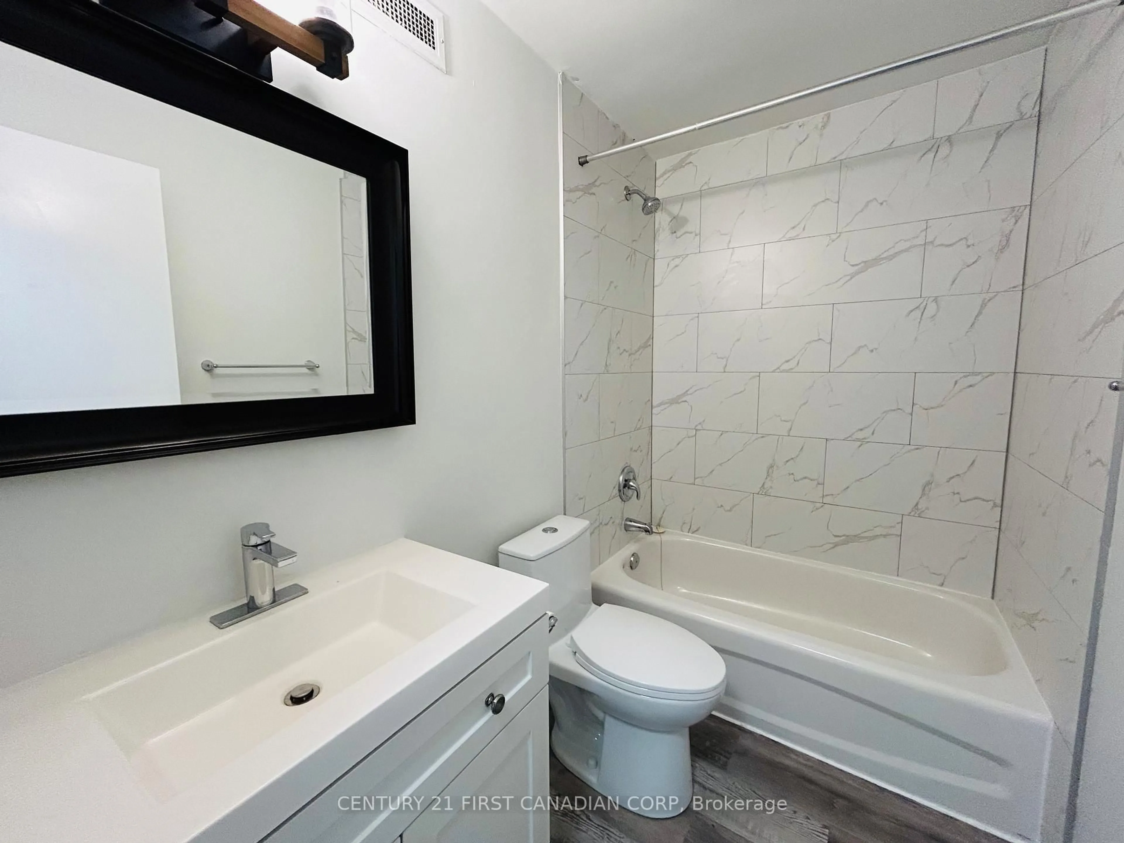 Standard bathroom, ceramic/tile floor for 573 Mornington Ave #802, London East Ontario N5Y 4T9