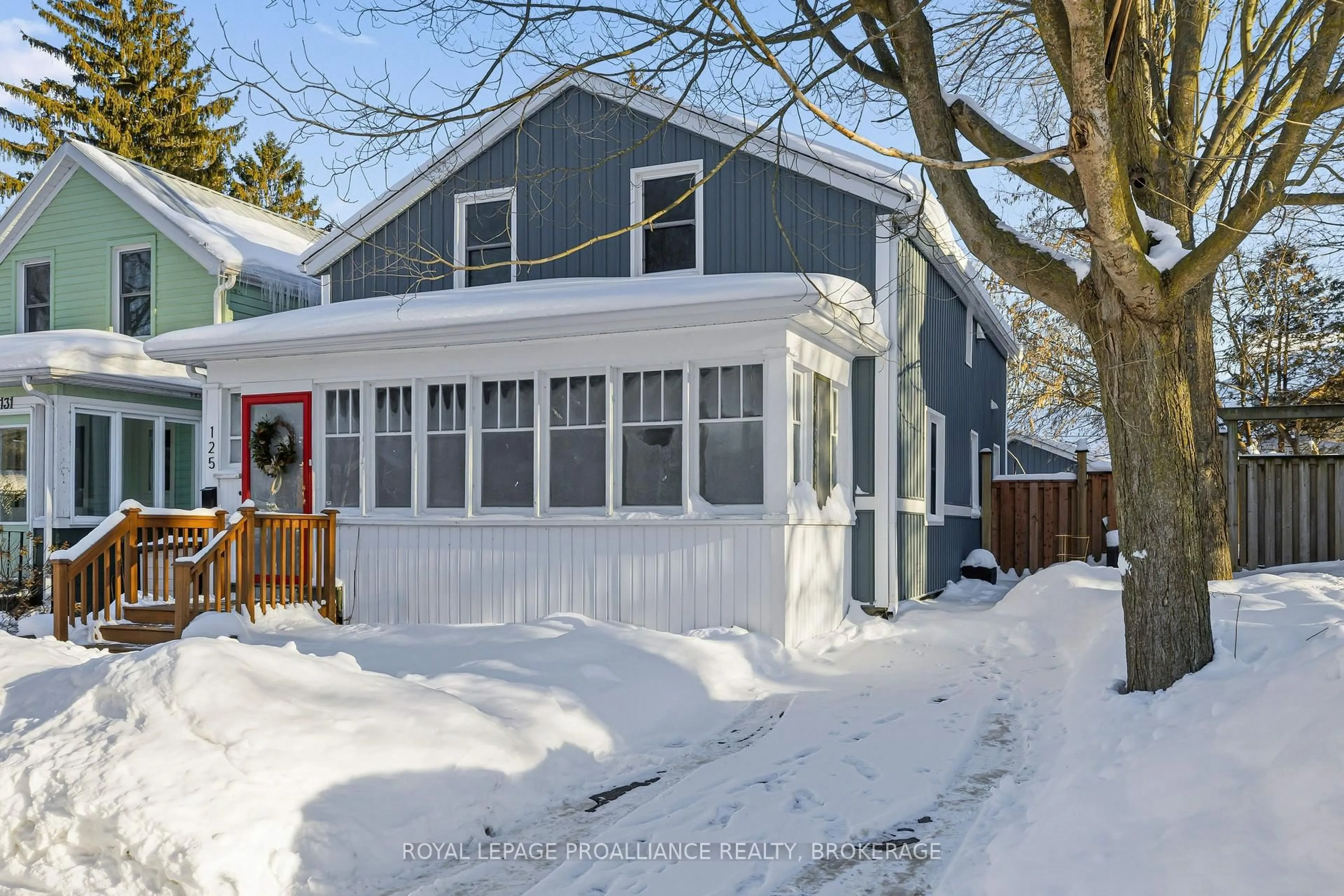 Home with vinyl exterior material, street for 125 Pine St, Gananoque Ontario K7G 1C6