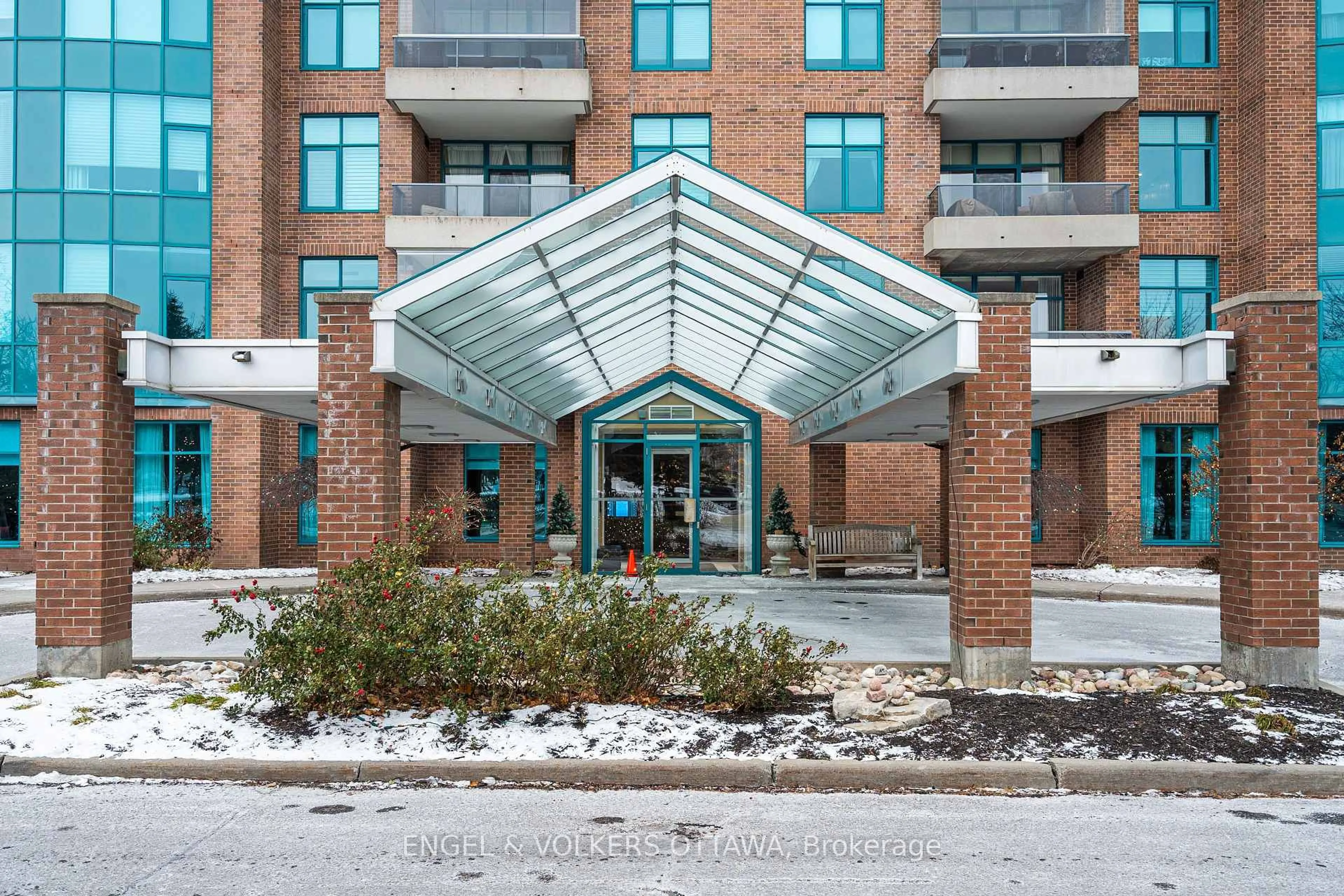 Indoor foyer for 3590 Rivergate Way #903, Ottawa Ontario K1V 1V6