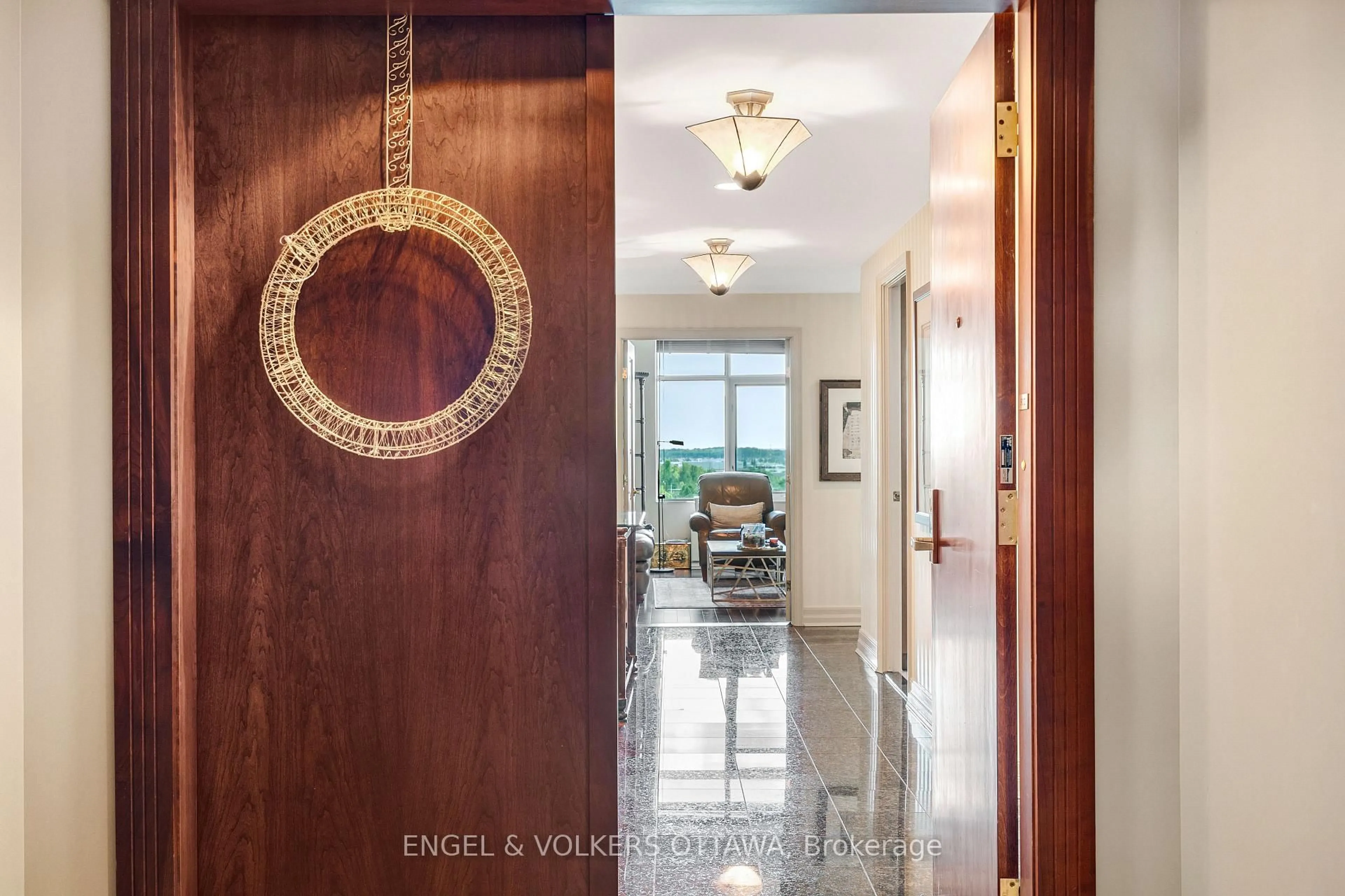 Indoor foyer for 3590 Rivergate Way #903, Ottawa Ontario K1V 1V6