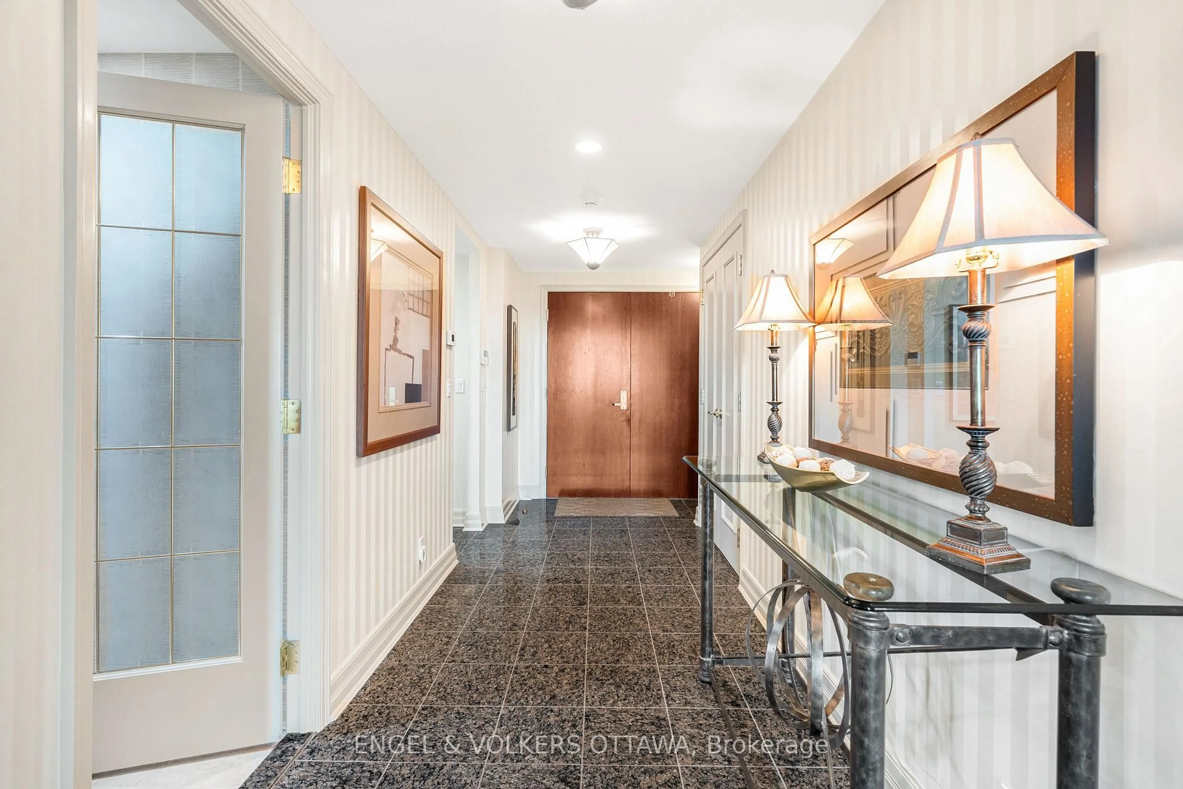 Indoor foyer for 3590 Rivergate Way #903, Ottawa Ontario K1V 1V6