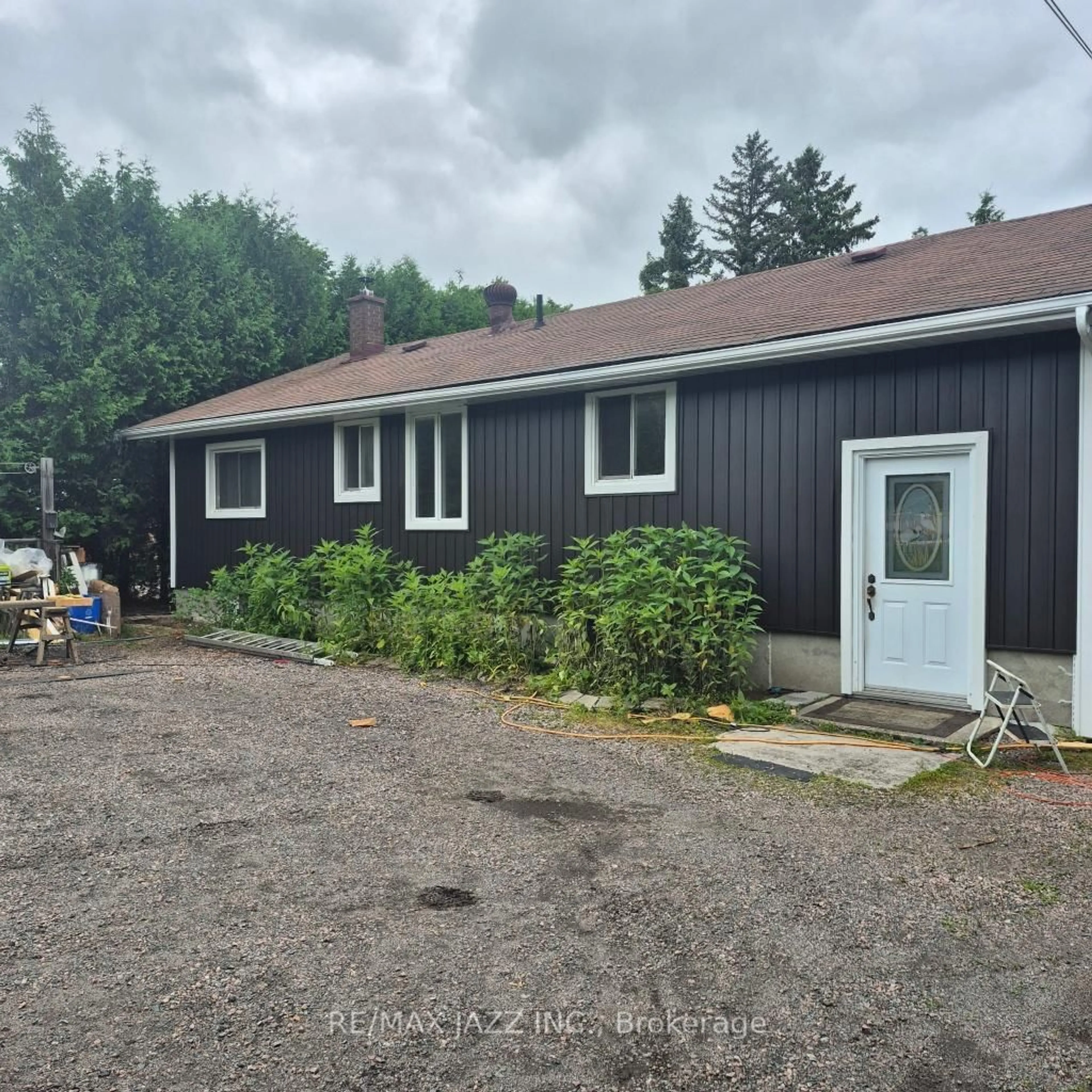 A pic from outside/outdoor area/front of a property/back of a property/a pic from drone, building for 61 Gilbert Rd, French River Ontario P0M 1A0