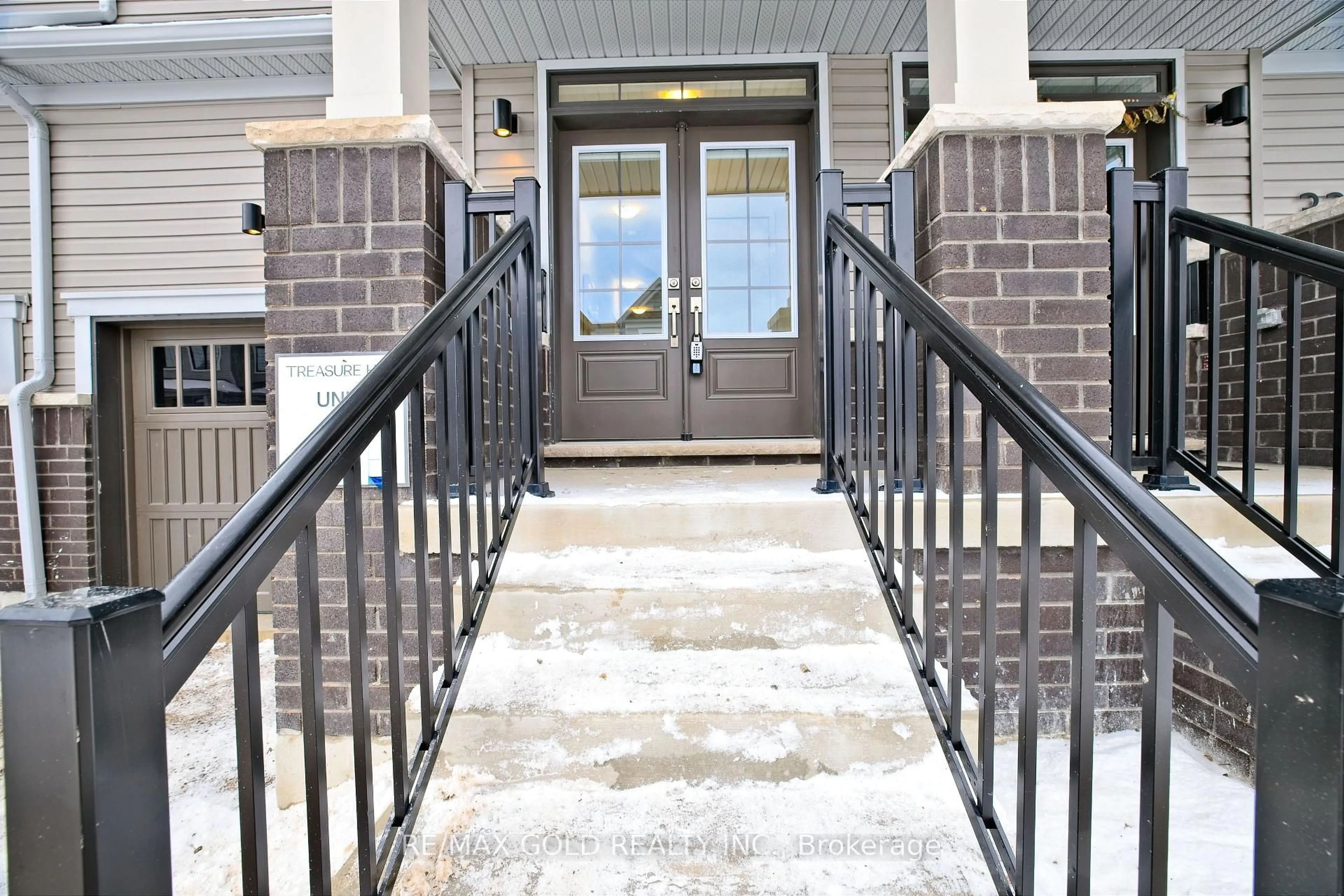 Indoor foyer for 35 Radium Common, Cambridge Ontario N1R 5S2