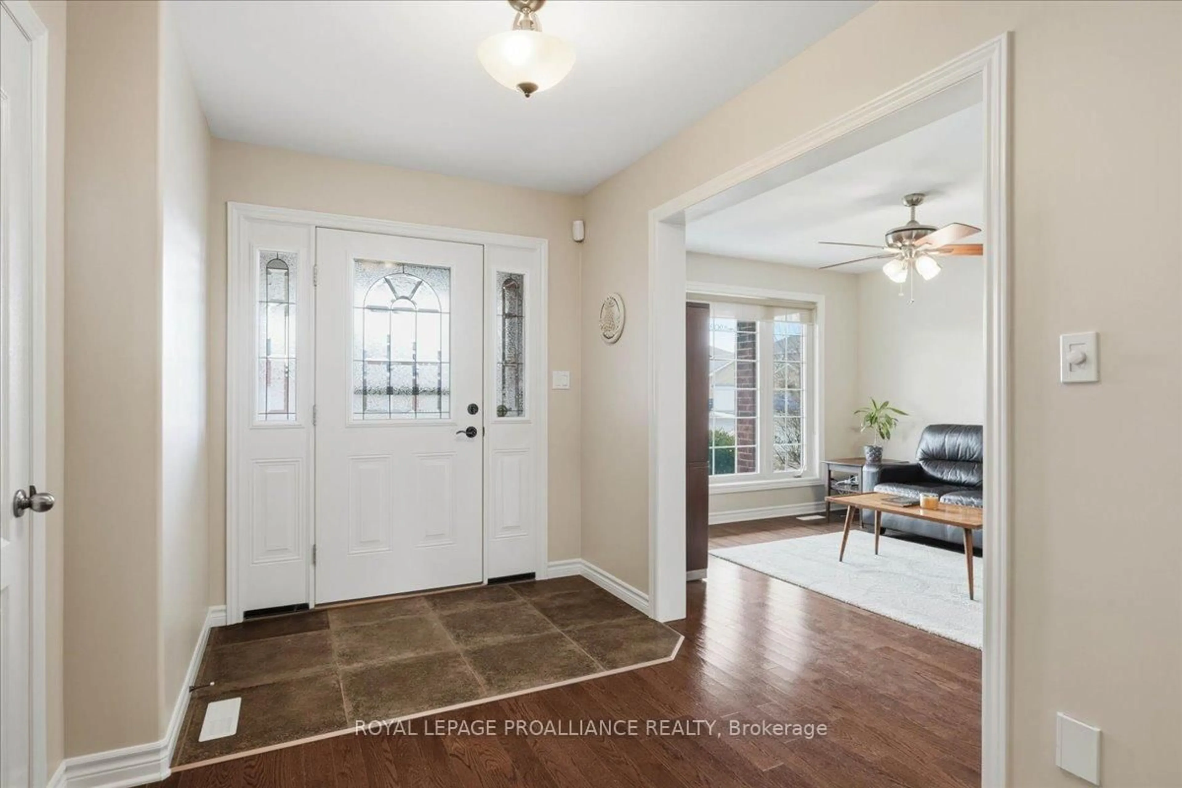 Indoor entryway for 34 Kipling Dr, Belleville Ontario K8N 4Z5