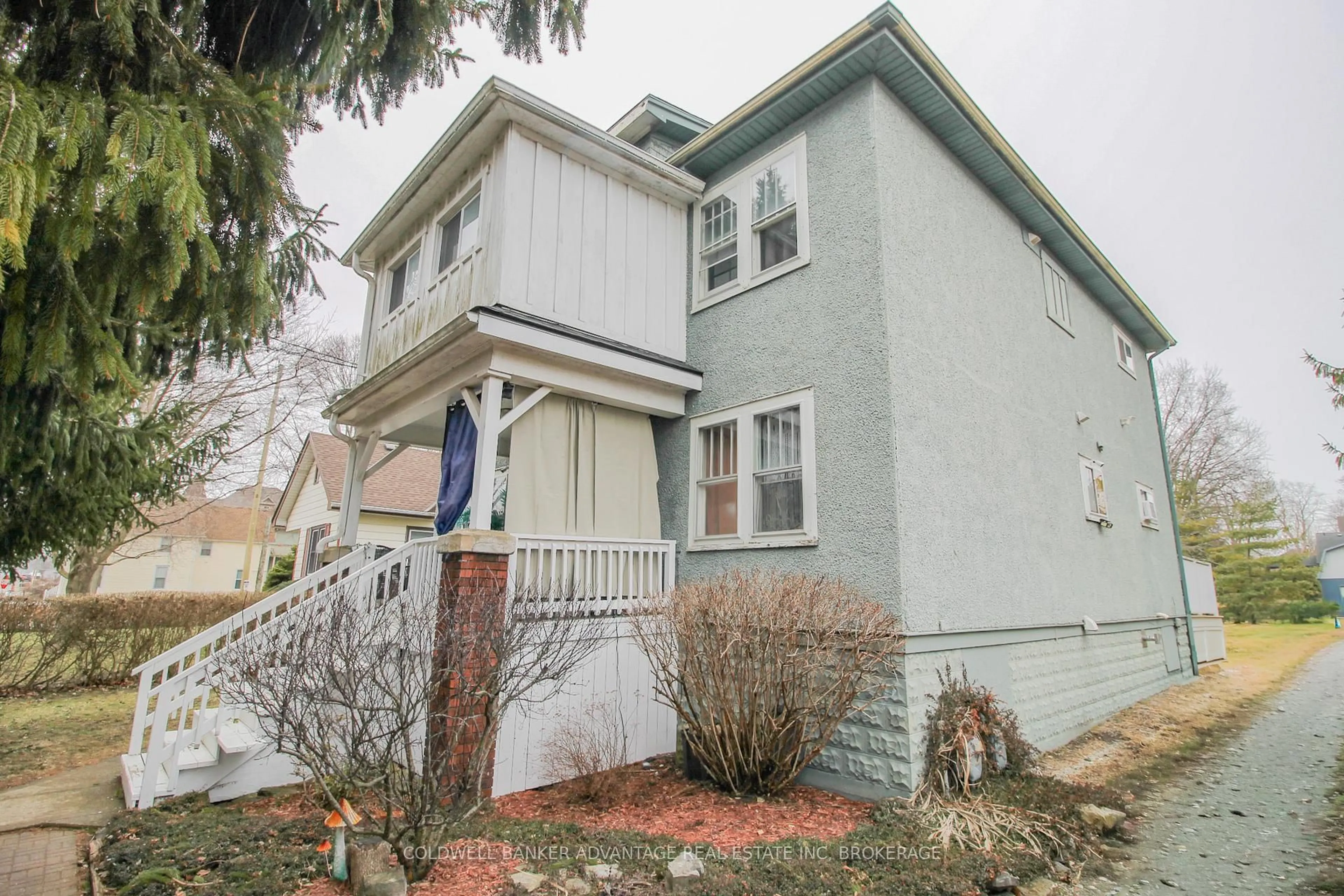 Home with vinyl exterior material, street for 86 ADELAIDE St, Port Colborne Ontario L3K 2W5