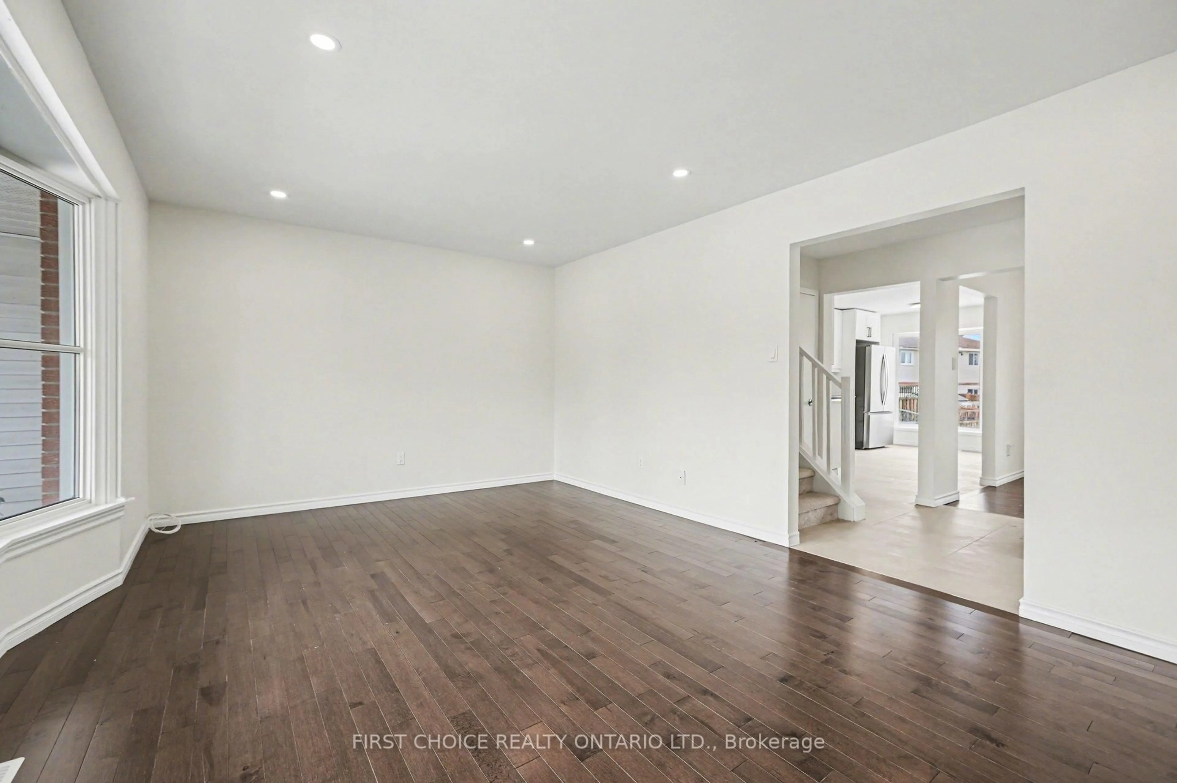 A pic of a room for 883 Lawnsberry Dr, Ottawa Ontario K1E 1Y2