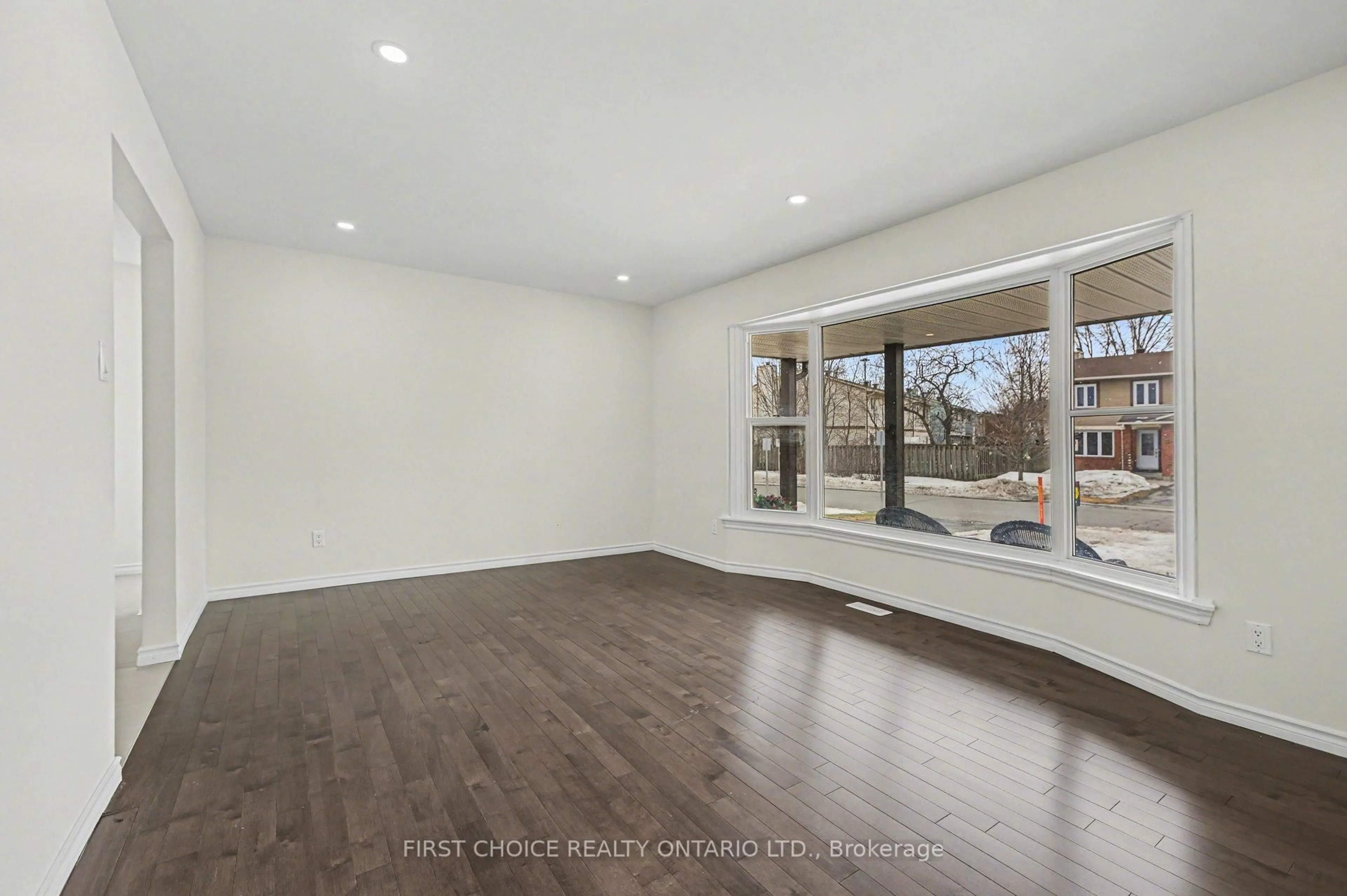 A pic of a room for 883 Lawnsberry Dr, Ottawa Ontario K1E 1Y2