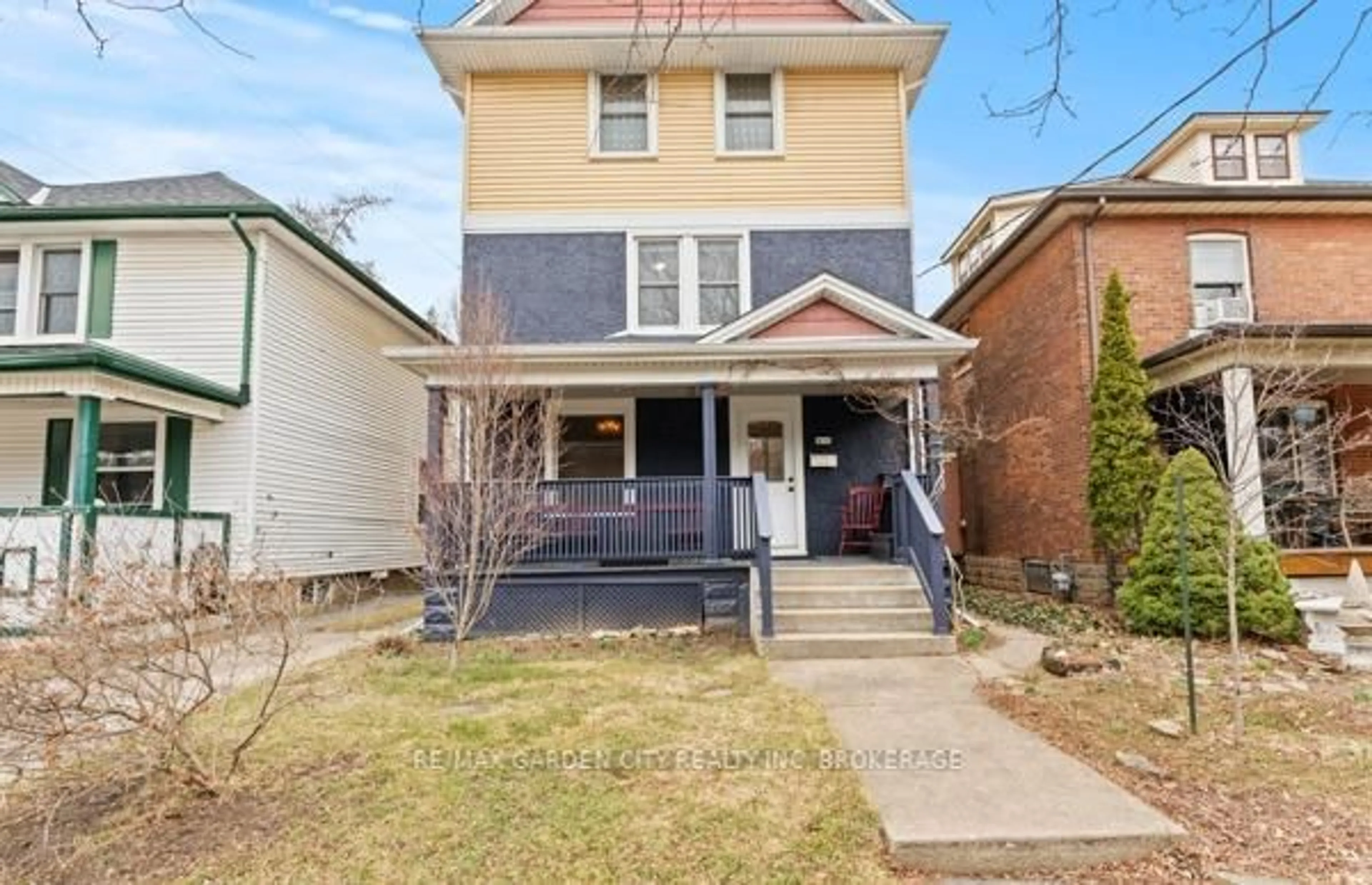 Home with brick exterior material, street for 43 Albert St, St. Catharines Ontario L2R 2G8