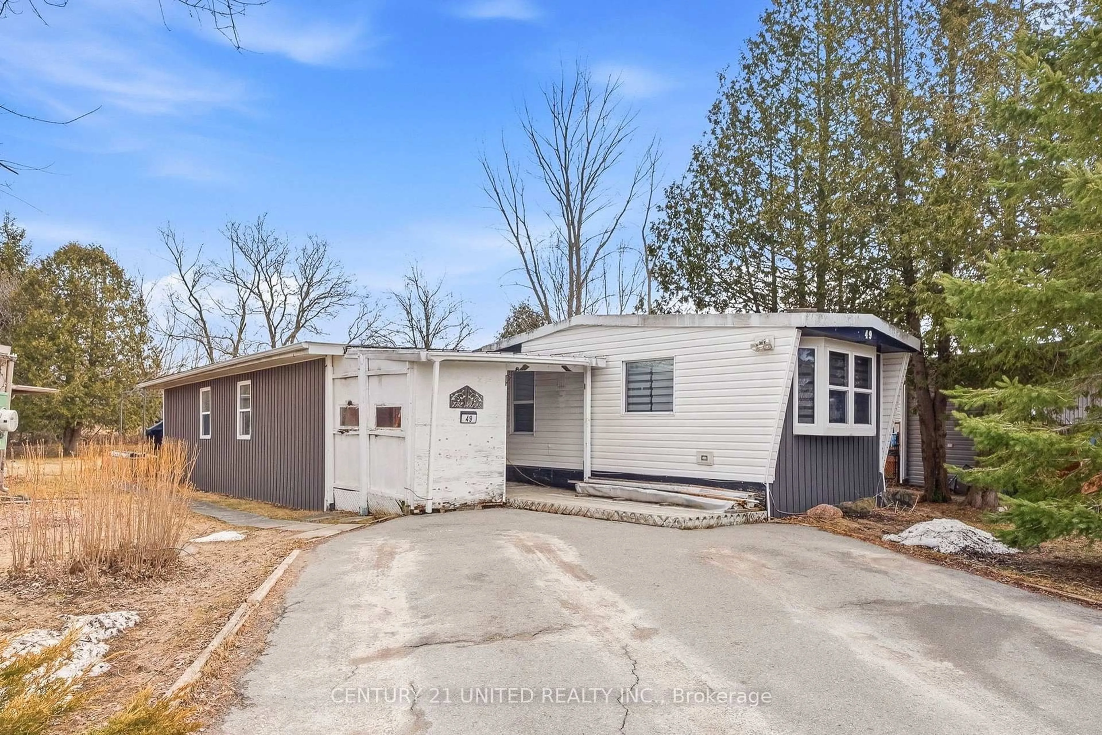 Home with vinyl exterior material, street for 49 Hillview Dr, Hamilton Township Ontario K9A 0X9