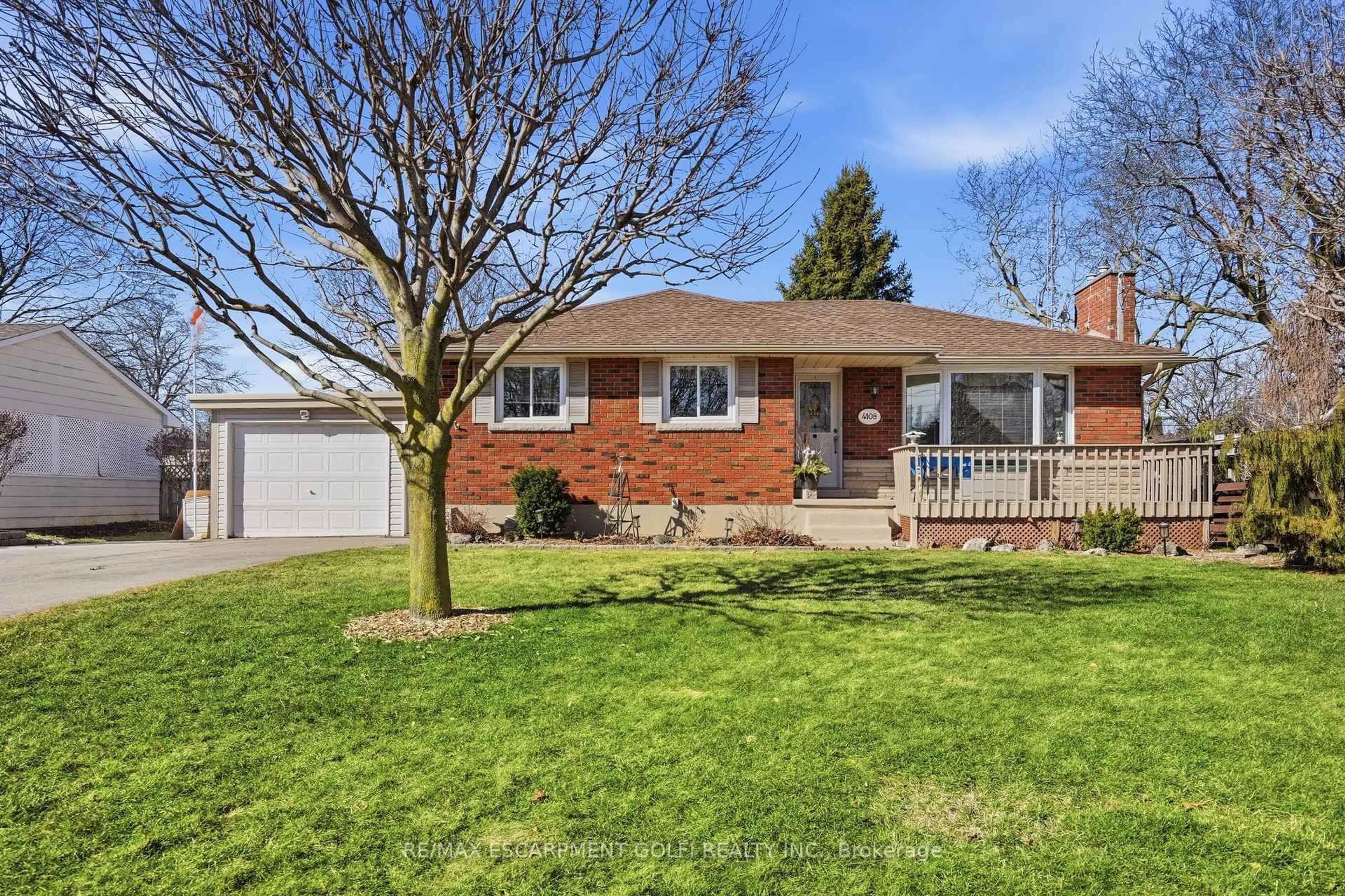Home with brick exterior material, street for 4108 Barry Dr, Lincoln Ontario L0R 1B7