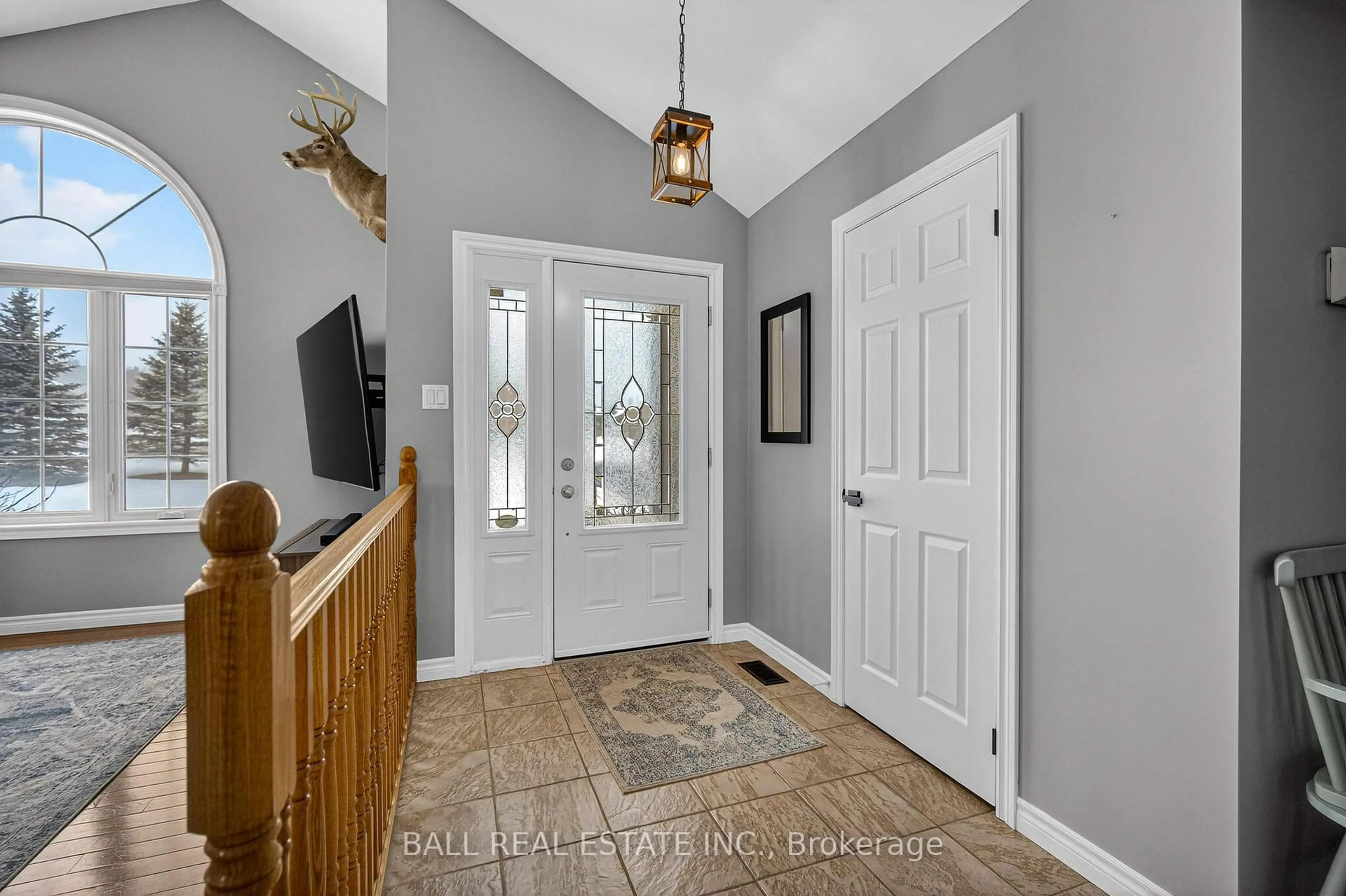 Indoor entryway for 35 Applewood Dr, Trent Hills Ontario K0L 1L0