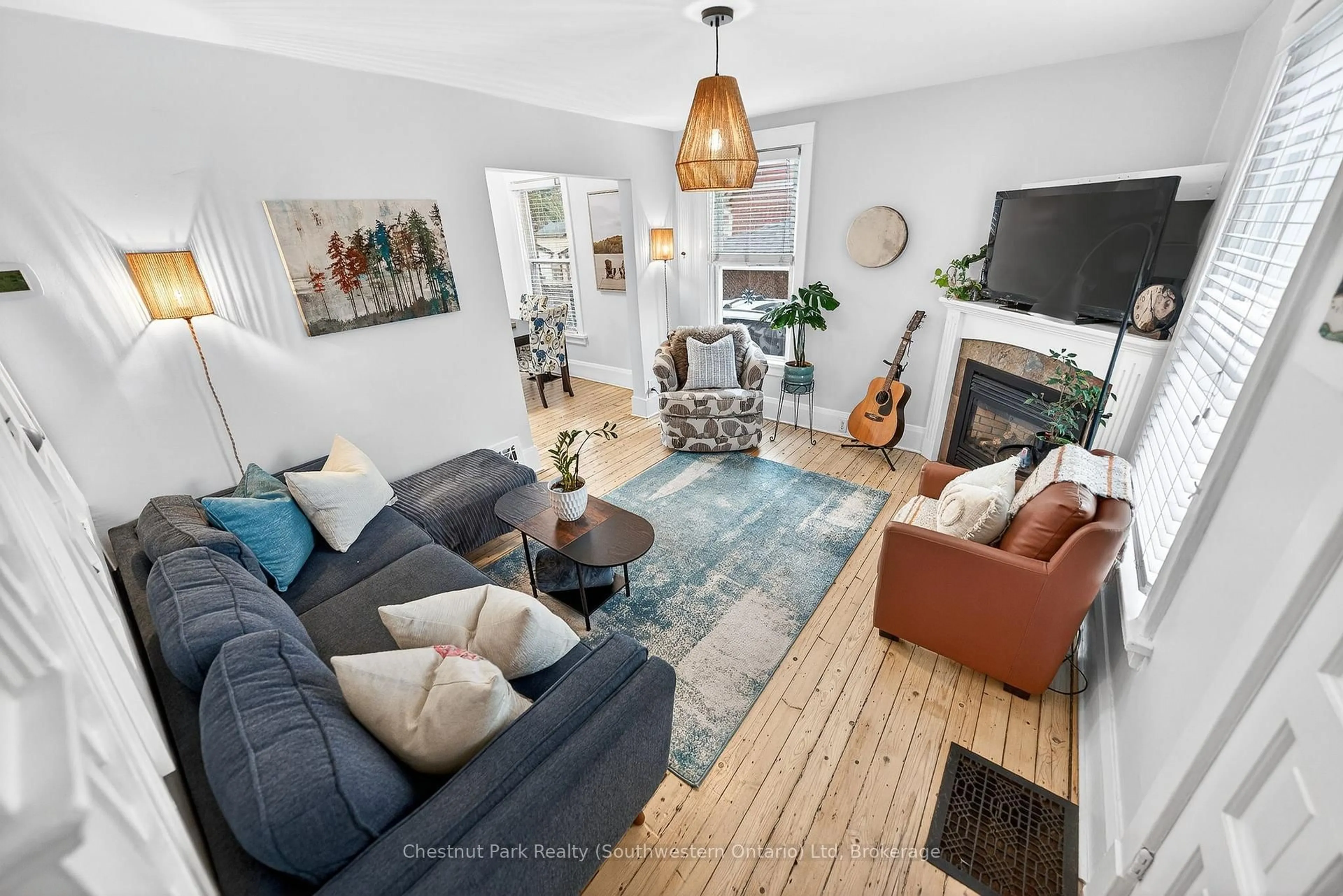 Living room with furniture, unknown for 122 Kingsmill Ave, Guelph Ontario N1E 5W2