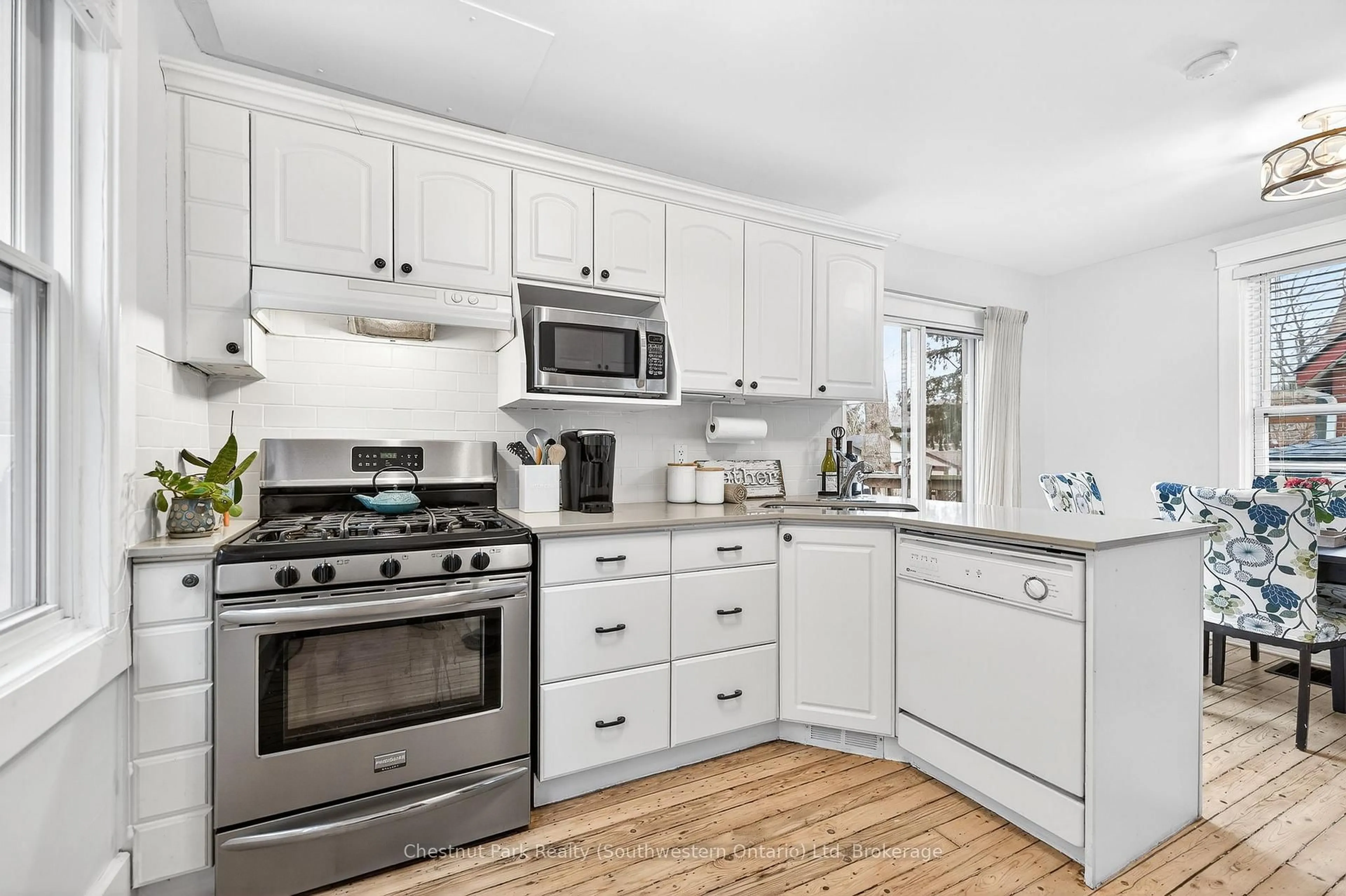 Open concept kitchen, ceramic/tile floor for 122 Kingsmill Ave, Guelph Ontario N1E 5W2