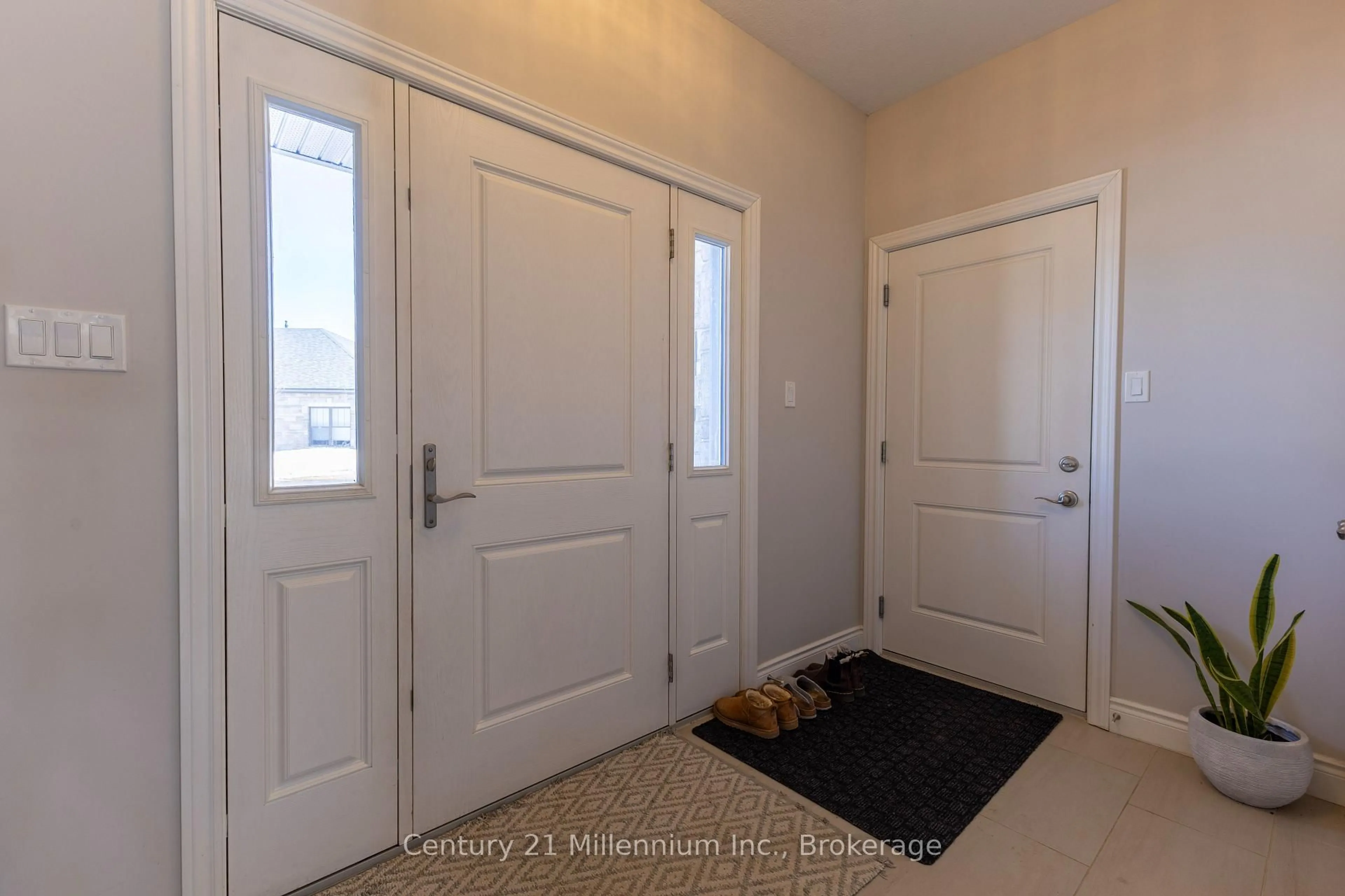 Indoor entryway for 1050 Waterloo St #11, Saugeen Shores Ontario N0H 2C3