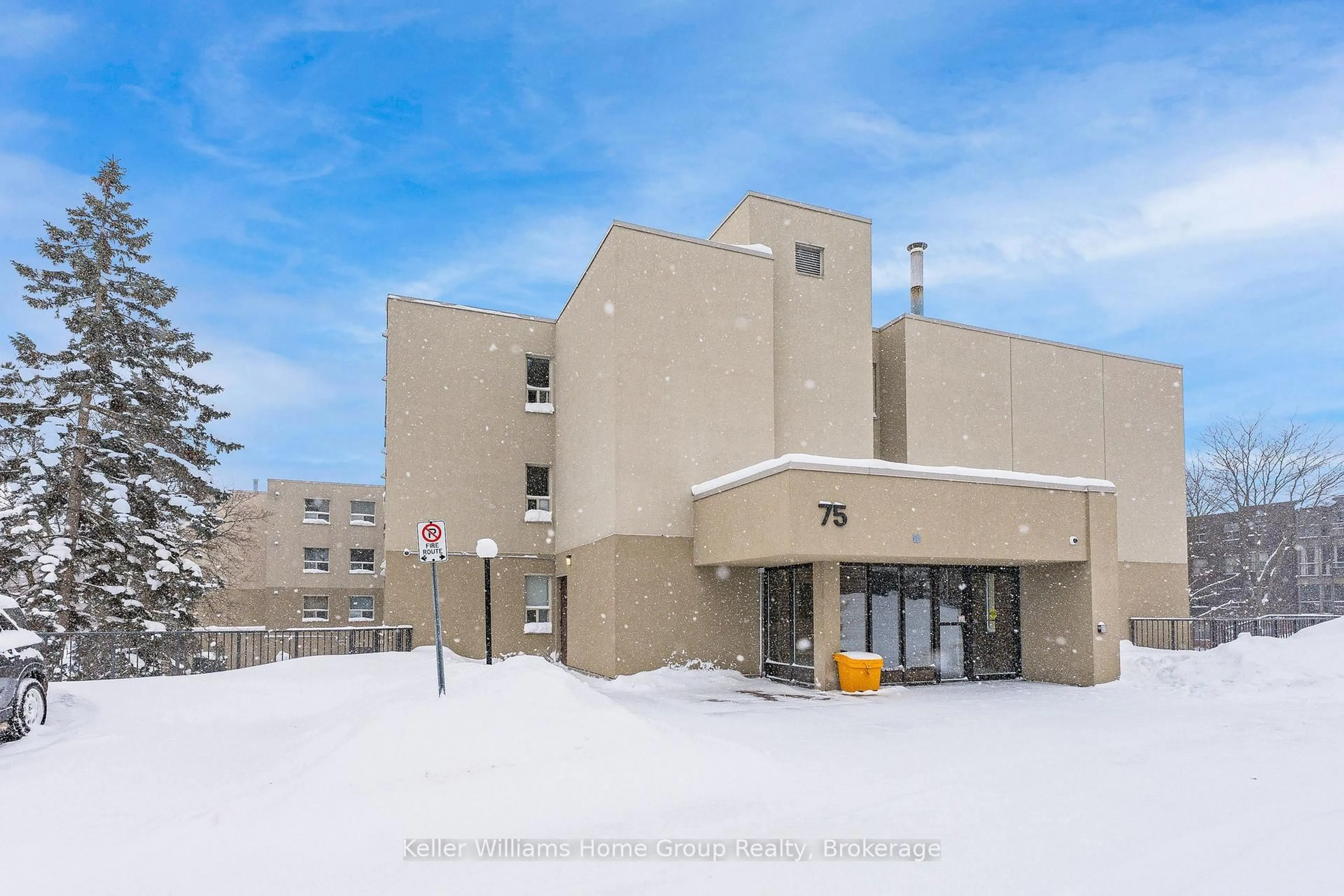 Indoor foyer for 75 Silvercreek Pkwy #307, Guelph Ontario N1H 7R9