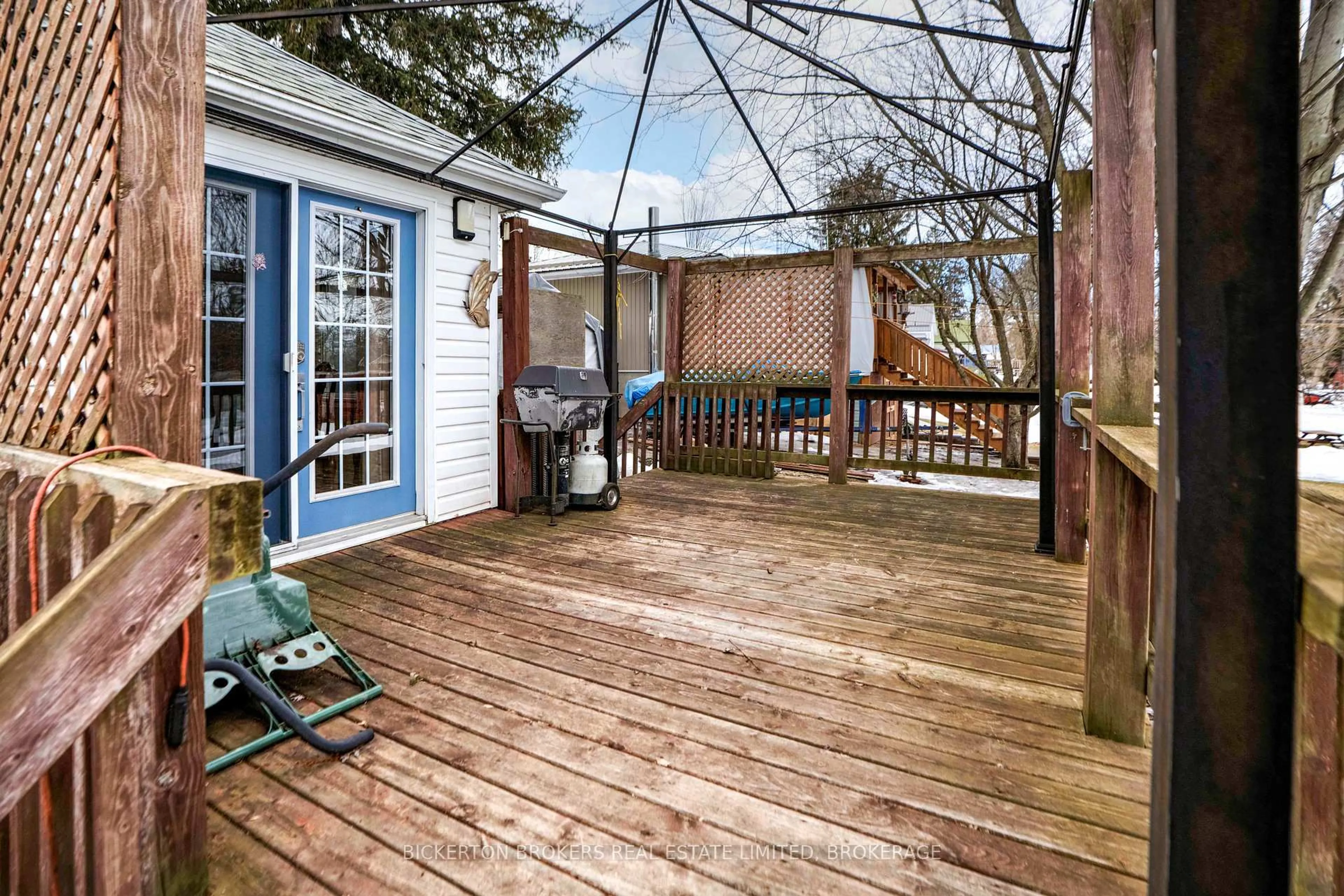 Patio, water/lake/river/ocean view for 142 Hellen St, Leeds and the Thousand Islands Ontario K0H 2N0