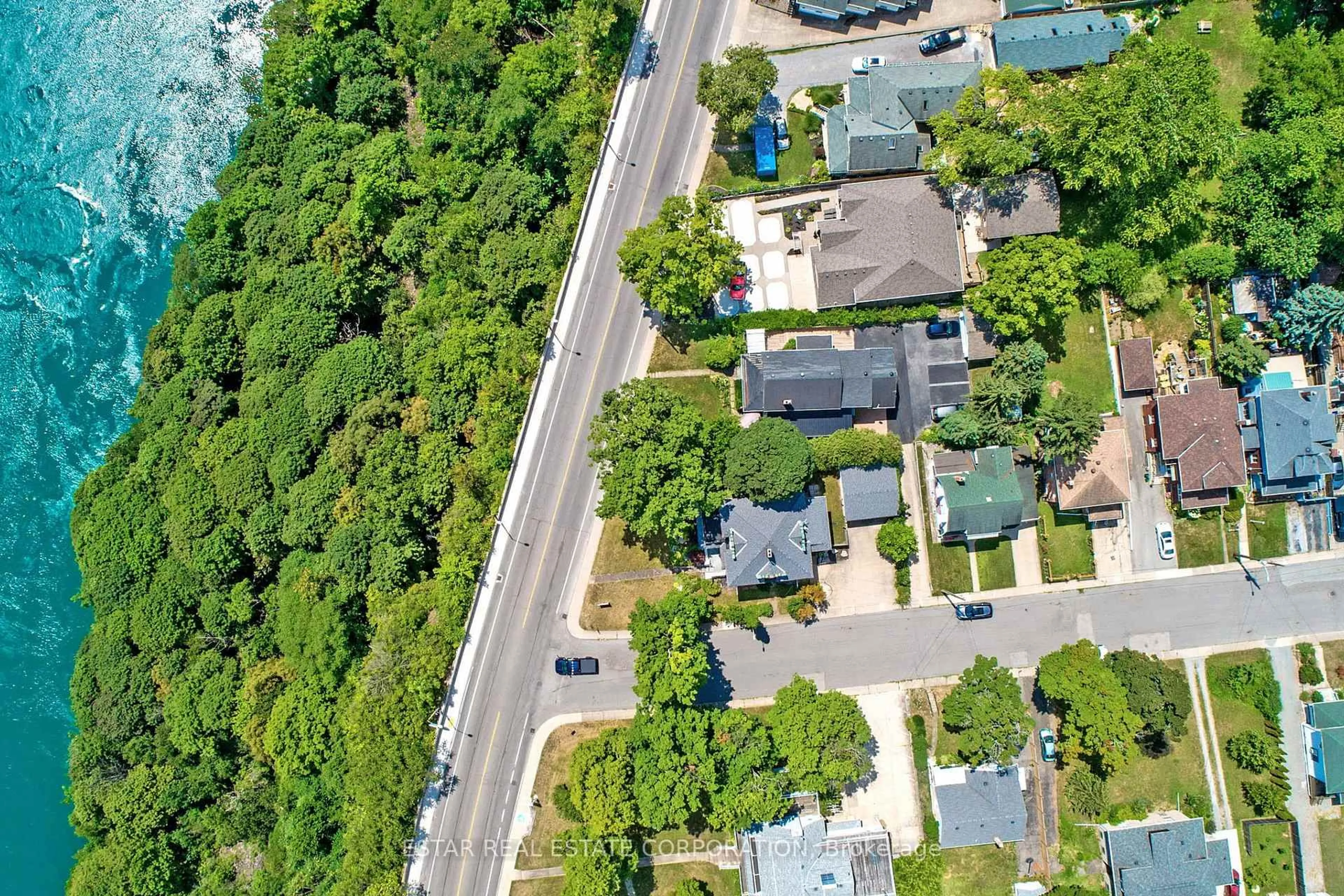 A pic from outside/outdoor area/front of a property/back of a property/a pic from drone, street for 5007 River Rd, Niagara Falls Ontario L2E 3G7