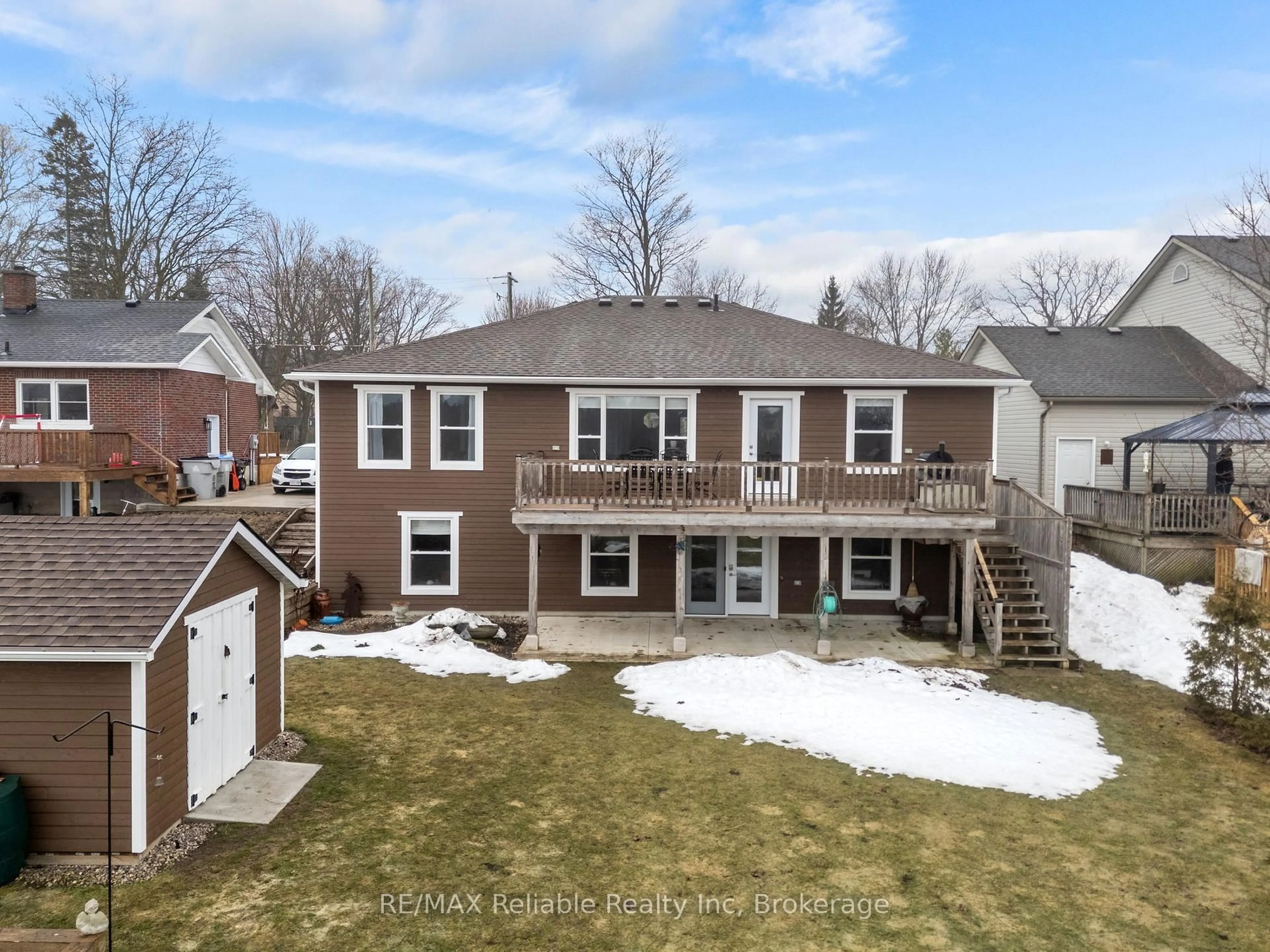 A pic from outside/outdoor area/front of a property/back of a property/a pic from drone, street for 144 James St, Huron East Ontario N0K 1W0