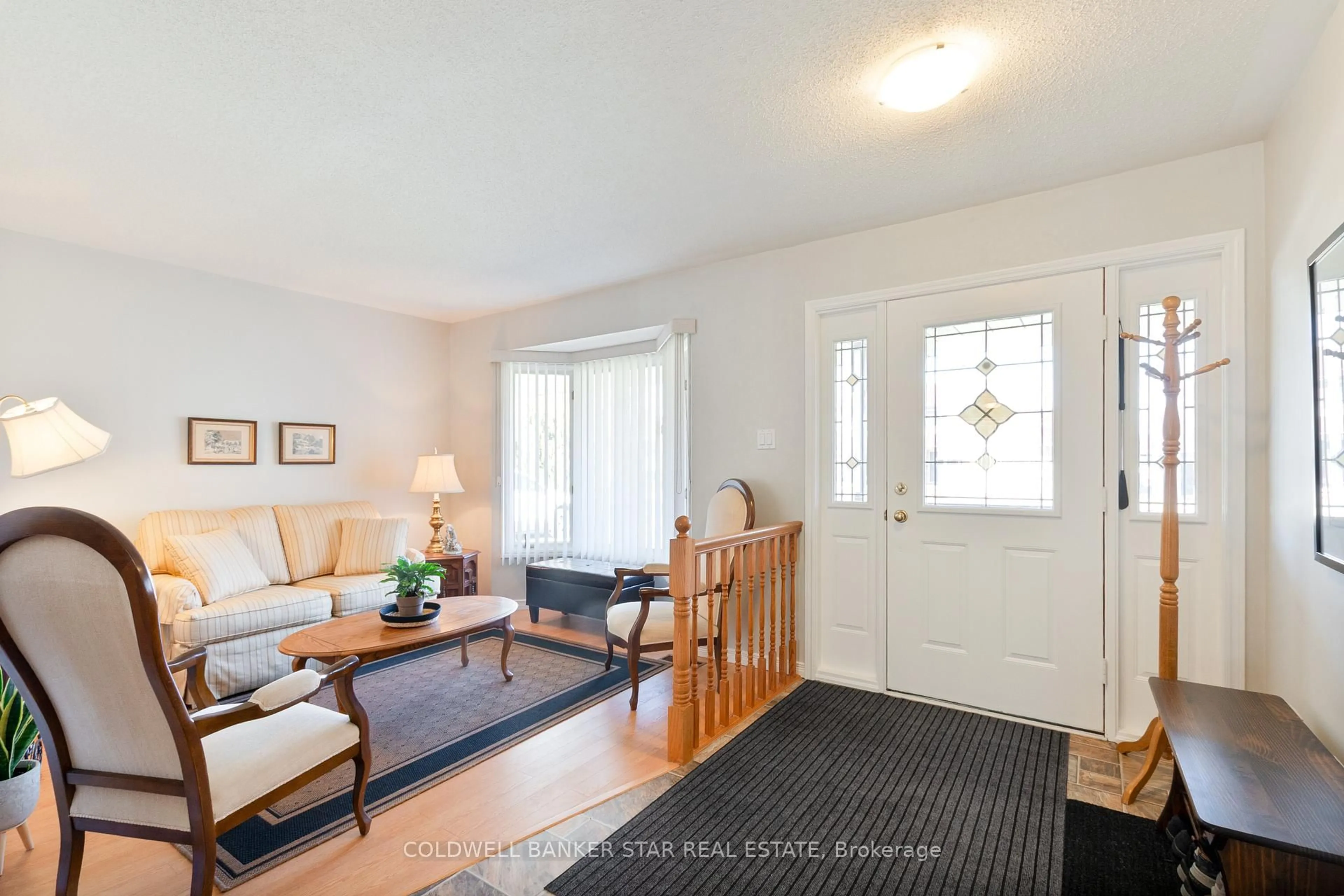 Indoor entryway for 12 Treadwell St, Aylmer Ontario N5H 3B5