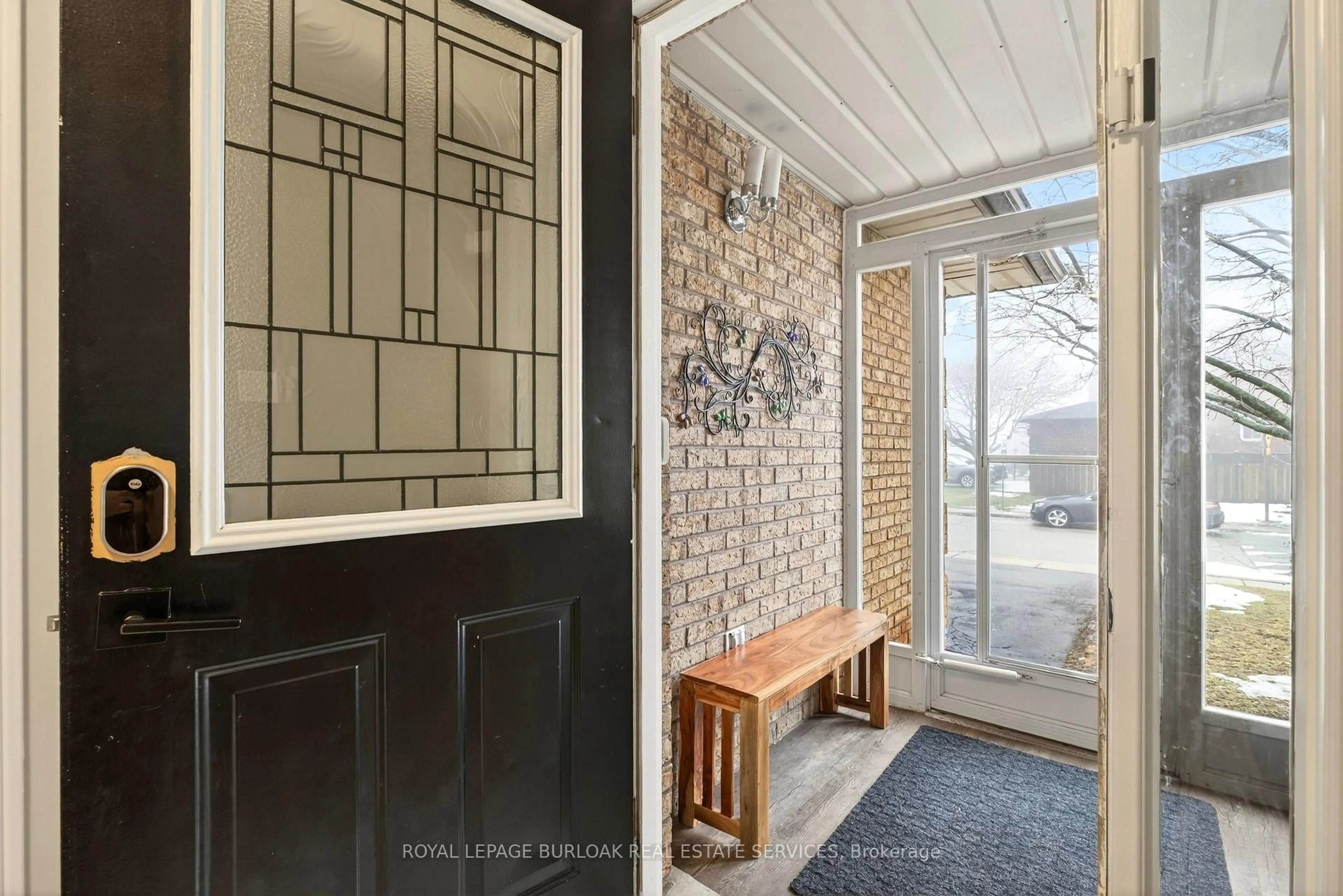 Indoor entryway for 189 Templemead Dr, Hamilton Ontario L8W 2W1