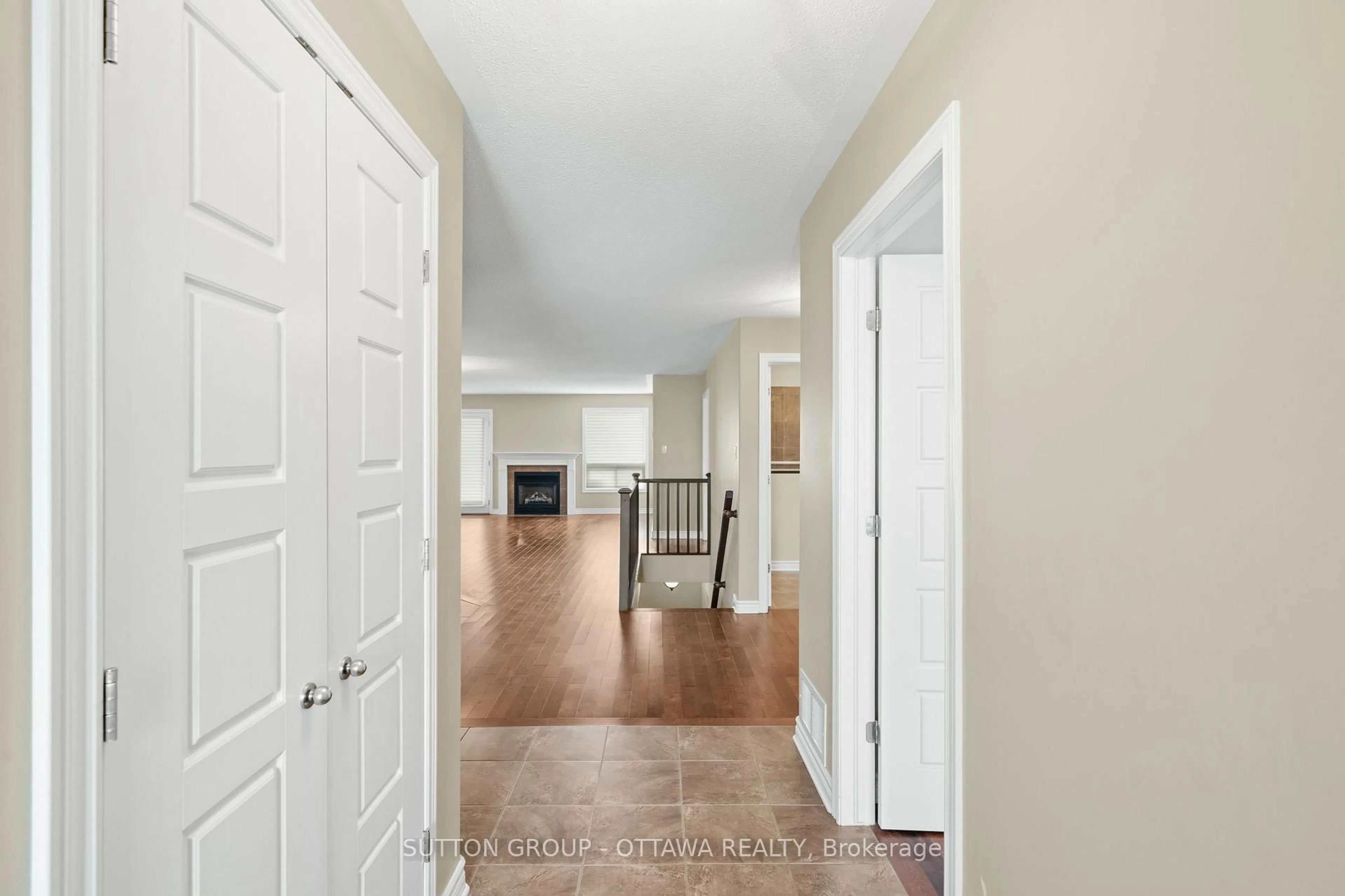 Indoor entryway for 458 Van Dusen St, Almonte Ontario K0A 1A0