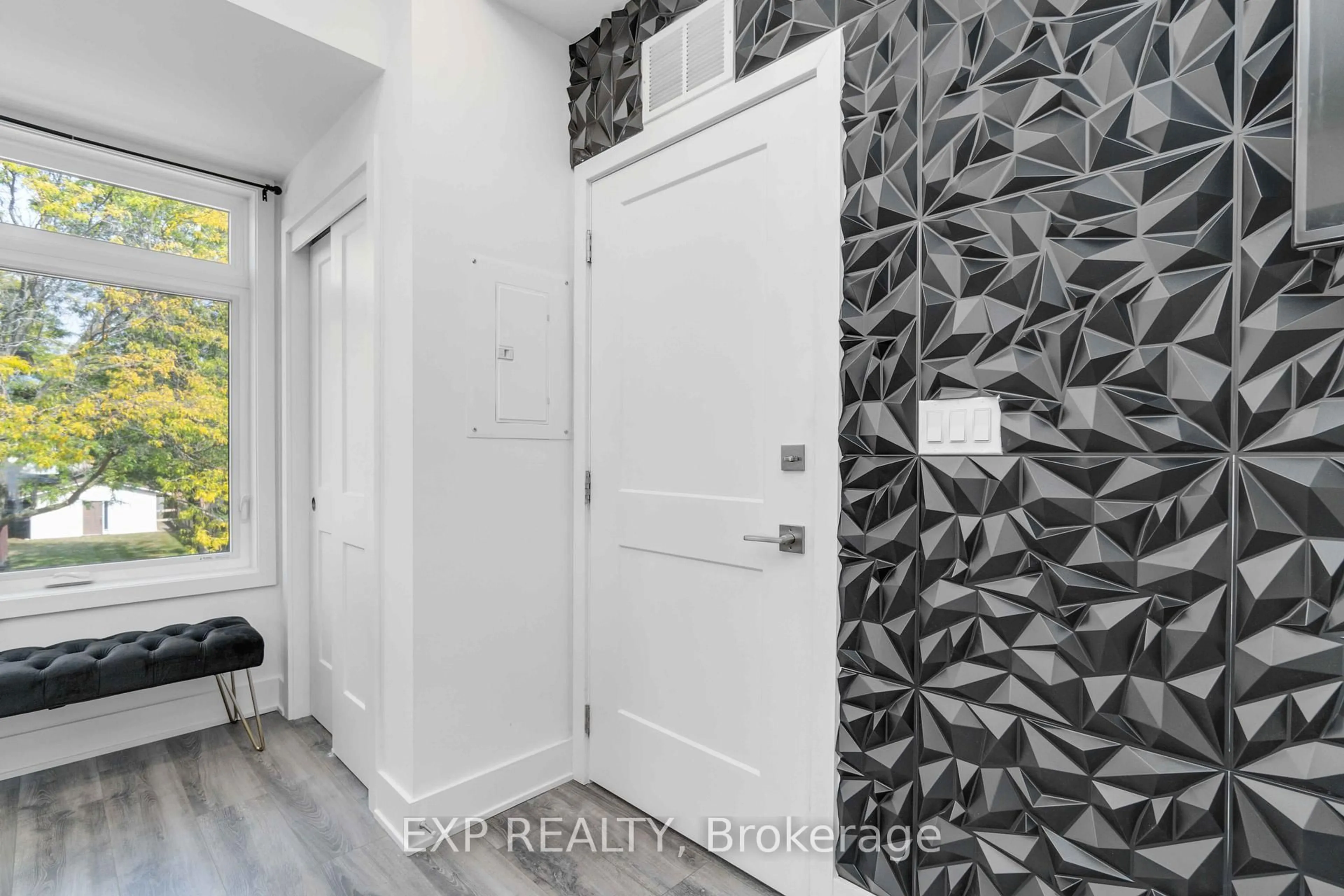 Unknown for 6065 Mcleod Rd #312, Niagara Falls Ontario L2G 0Z7