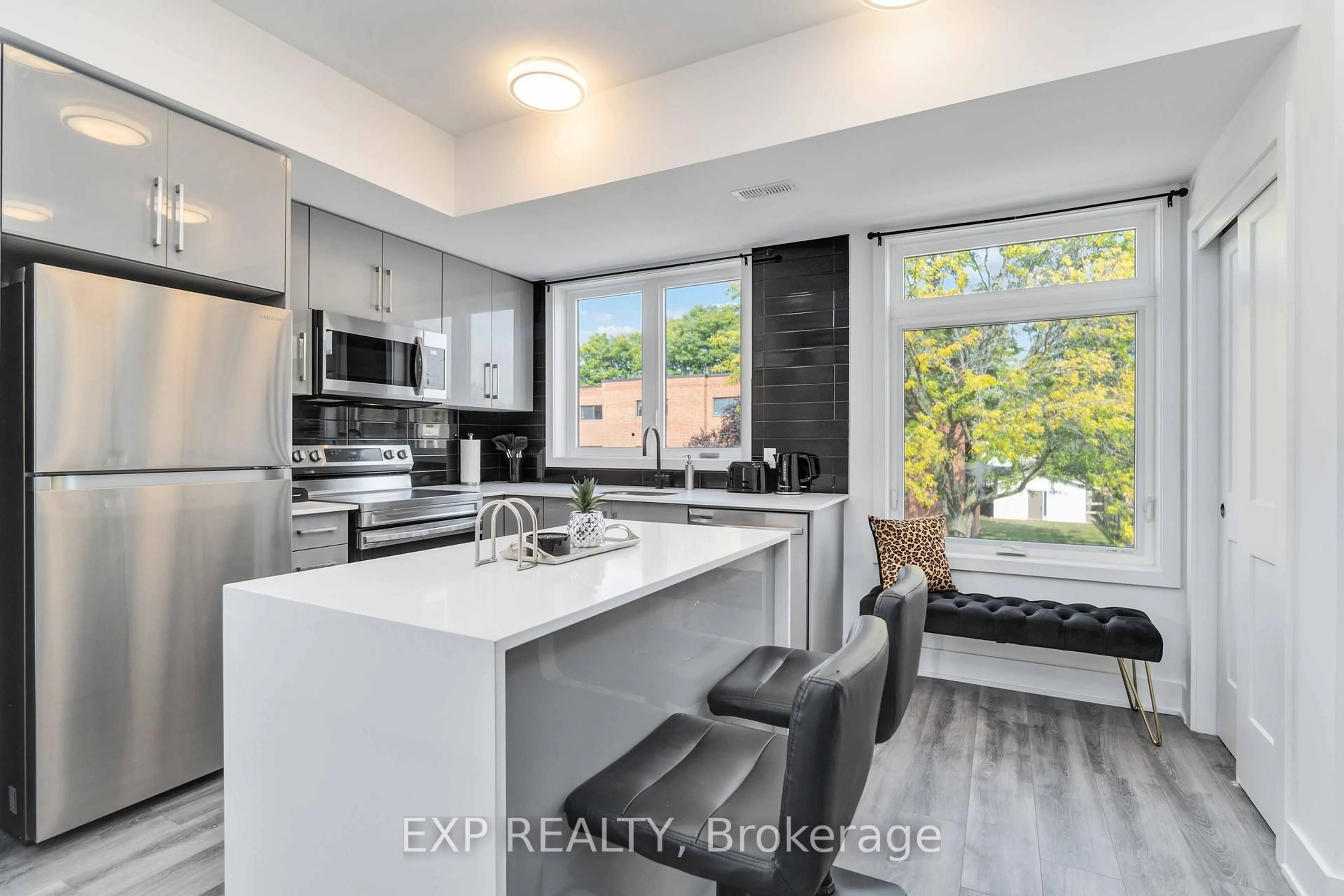 Open concept kitchen, ceramic/tile floor for 6065 Mcleod Rd #312, Niagara Falls Ontario L2G 0Z7