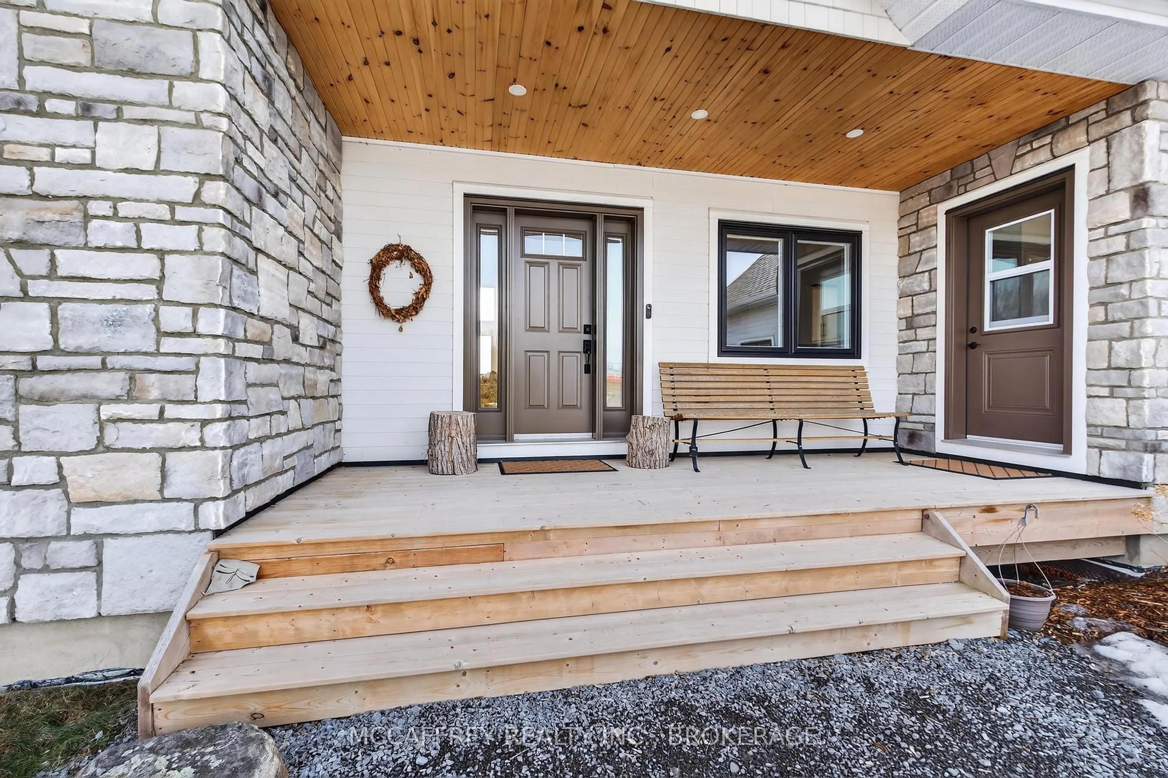 Indoor entryway for 5425 County Rd 9, Napanee Ontario K7R 3K8