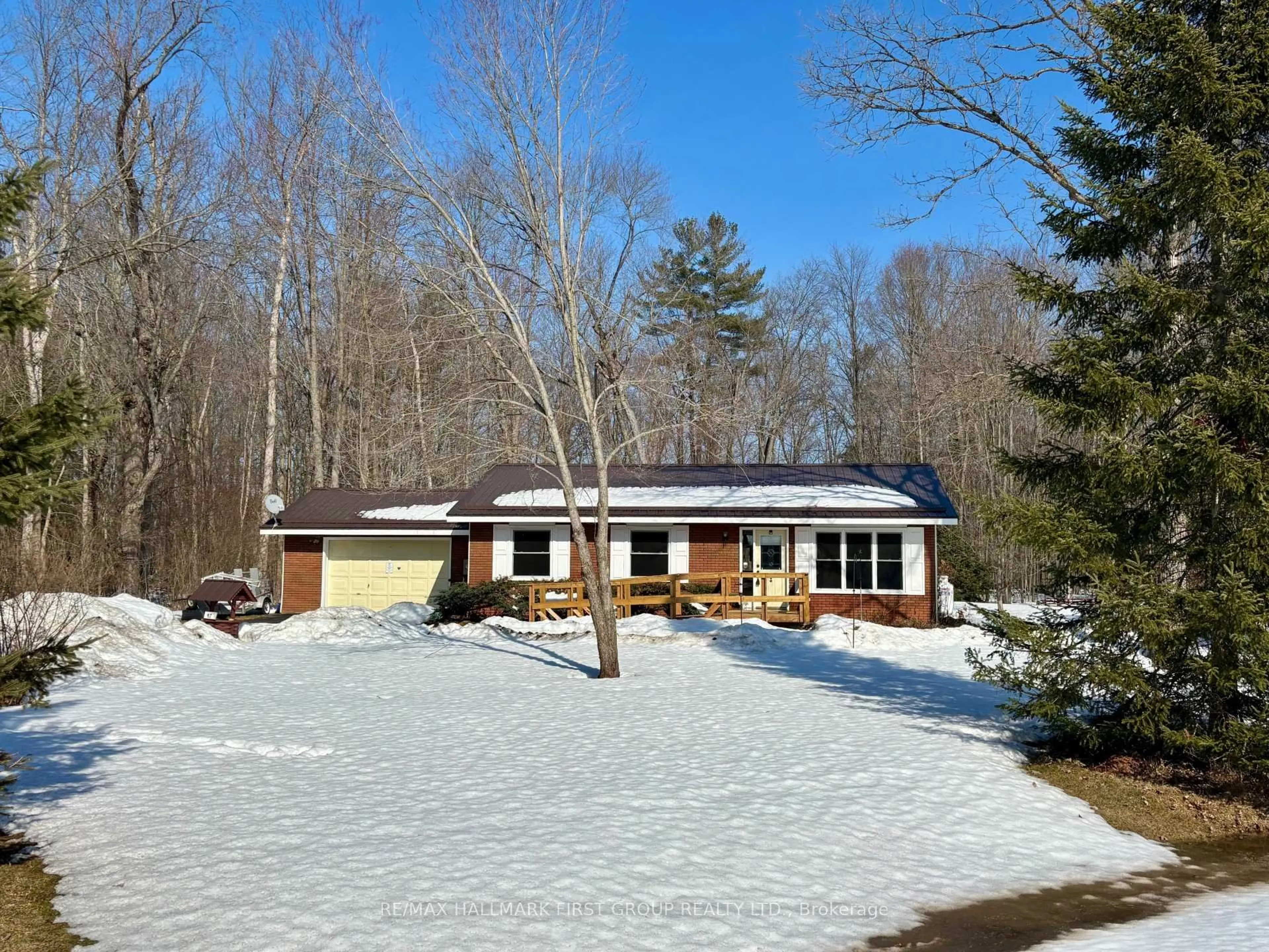 A pic from outside/outdoor area/front of a property/back of a property/a pic from drone, unknown for 97 McCrea Crt, Tweed Ontario K0K 3J0