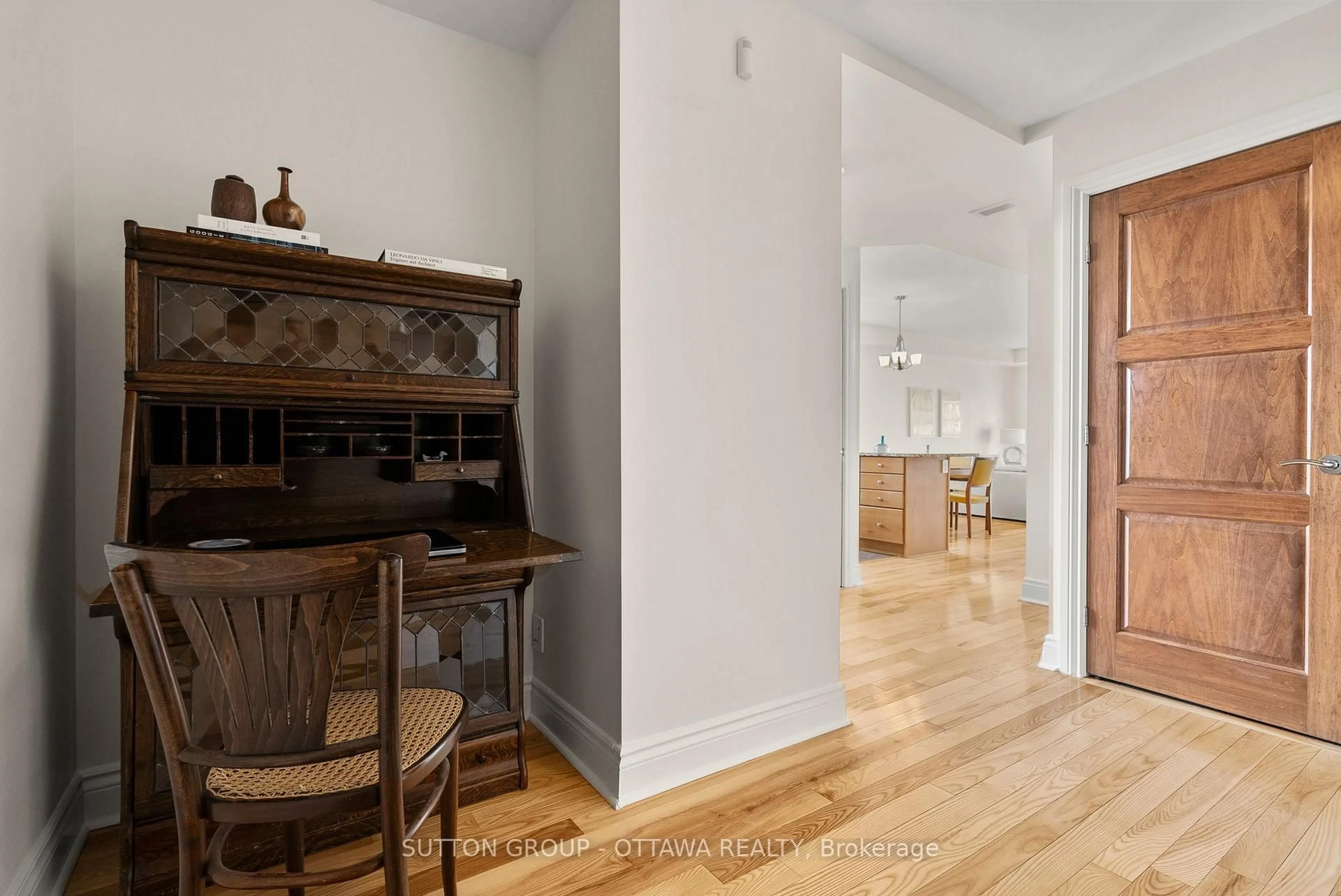 Unknown for 323 Winona Ave #105, Ottawa Ontario K1Z 5H3